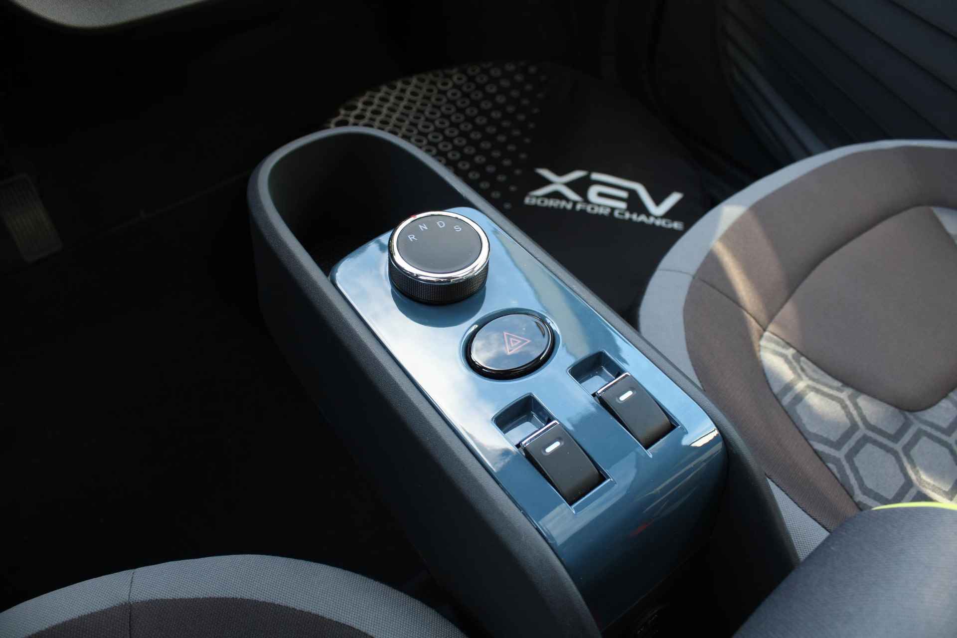 XEV YOYO, Airco, Keyless start, Bluetooth audio, Elektrische ramen, Elektrisch verstelbare spiegels, Elektrische kofferbak, 7'' Scherm, 3 USB-aansluiting - 16/30