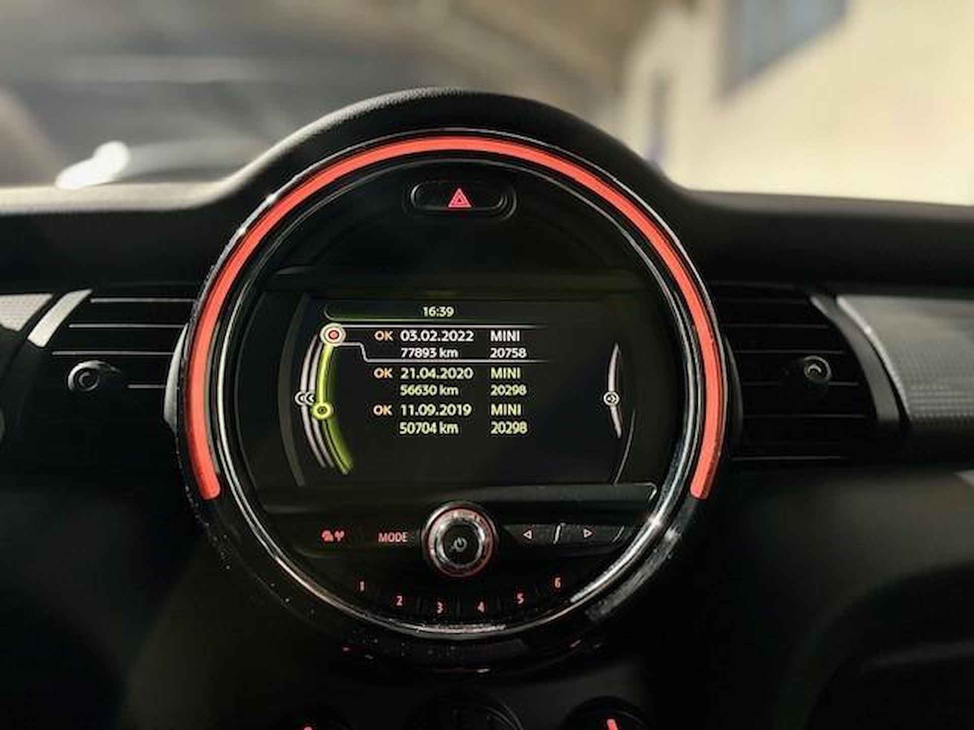 Mini Mini 1.5 Cooper Business | LED | Navigatie | Leder | Stoelverwarming | NL Auto | - 18/23