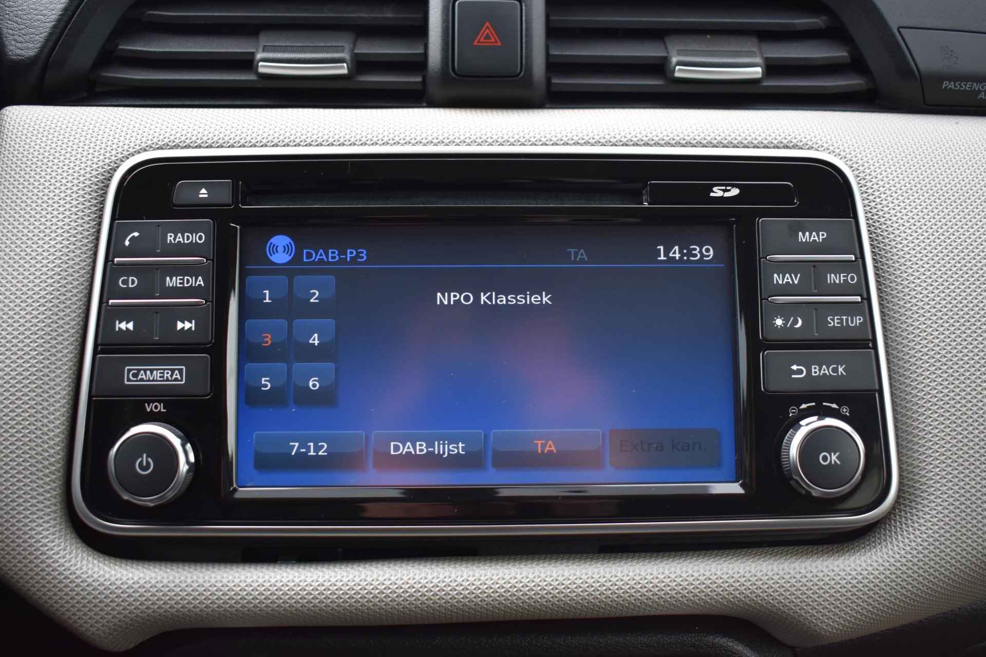Nissan Micra IG-T N-Connecta | Camera | Navi | Cruise & Climate Control | Trekhaak | Parkeersensoren | Bluetooth | 12 Maanden Bovag Garantie - 23/28