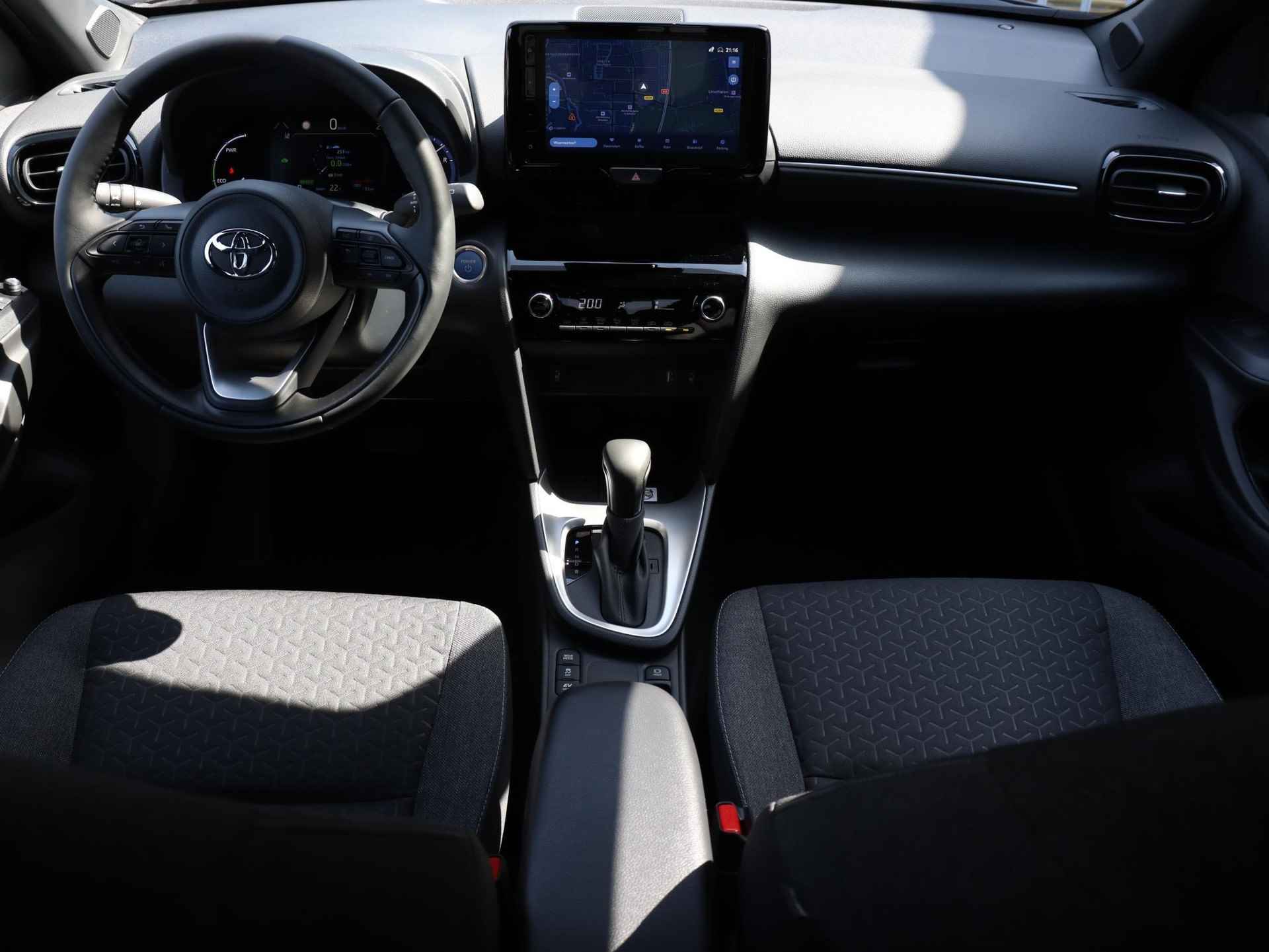 Toyota Yaris Cross 1.5 Hybrid Executive Limited, Stuurverwarming, BSM , NAVI, Parkeercamera, carplay,  Snel leverbaar. - 4/38