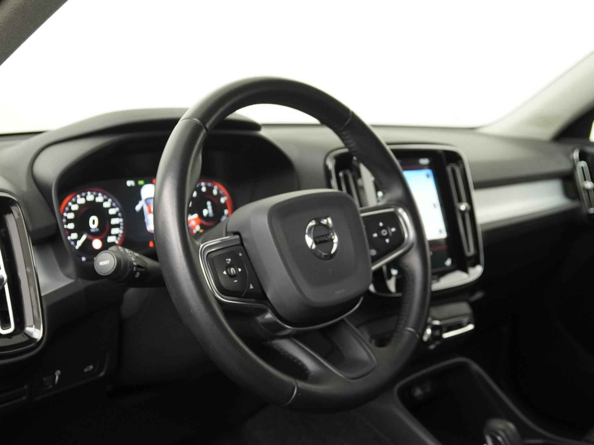 Volvo XC40 1.5 T3 Momentum Pro | Leder | Camera | Zondag Open! - 32/35