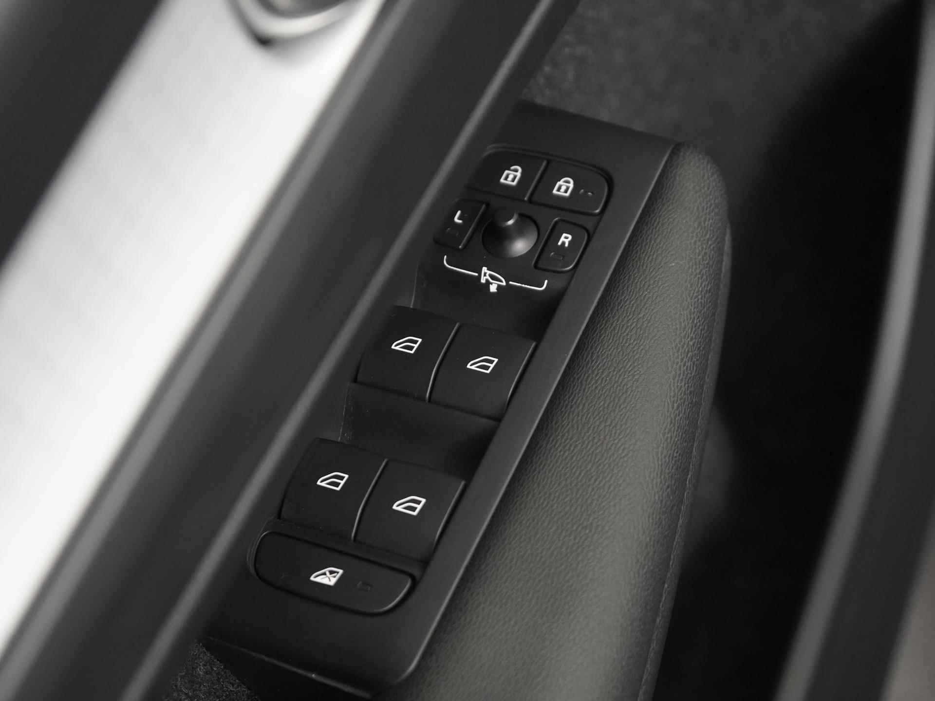Volvo XC40 1.5 T3 Momentum Pro | Leder | Camera | Zondag Open! - 33/35