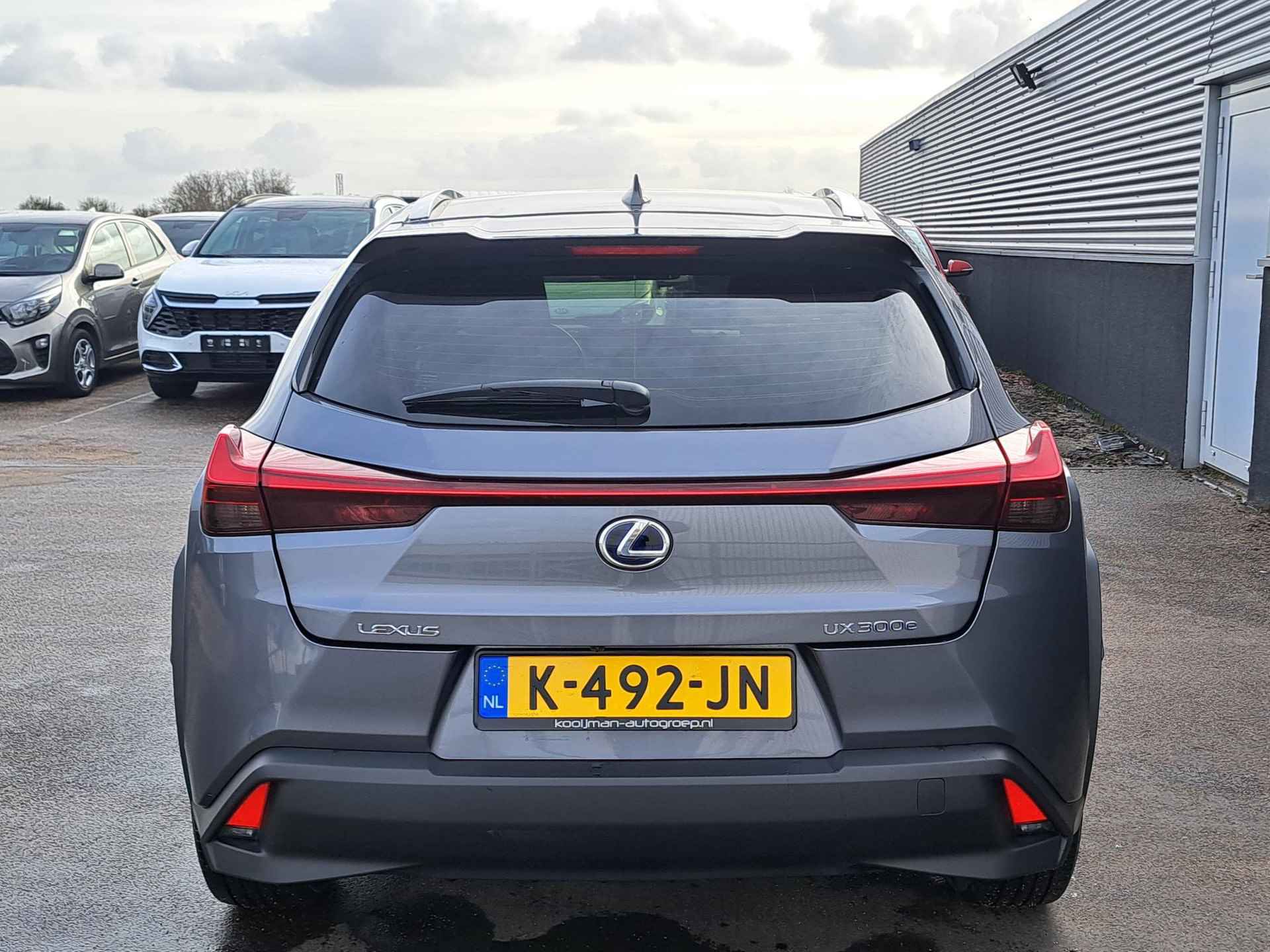 Lexus UX 300e Business 54 kWh Nederlandse auto, Apple Carplay & Android auto Navigatie, BTW-auto, Elektrische bestuurdersstoel. - 9/55