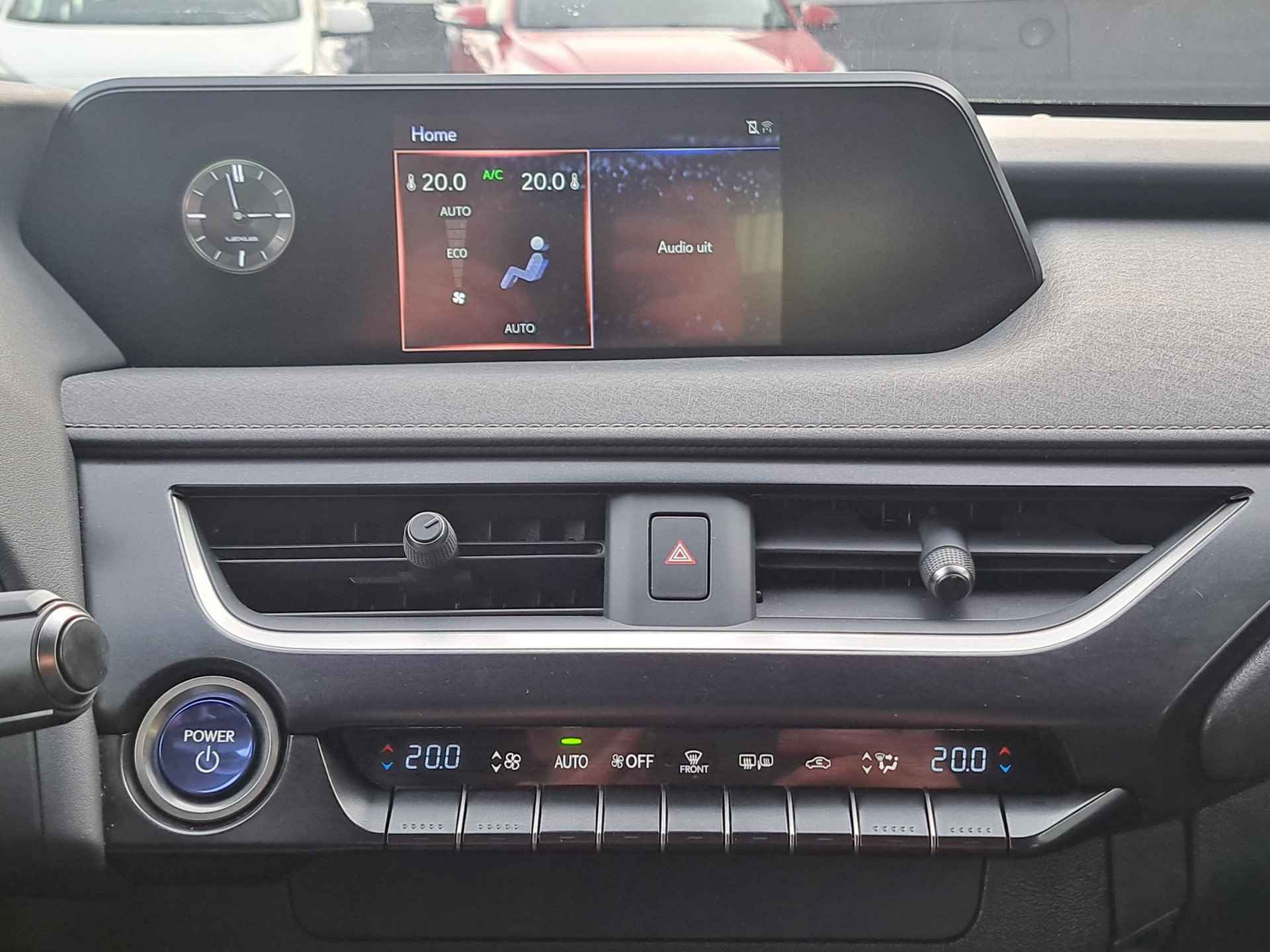 Lexus UX 300e Business 54 kWh Nederlandse auto, Apple Carplay & Android auto Navigatie, BTW-auto, Elektrische bestuurdersstoel. - 37/55