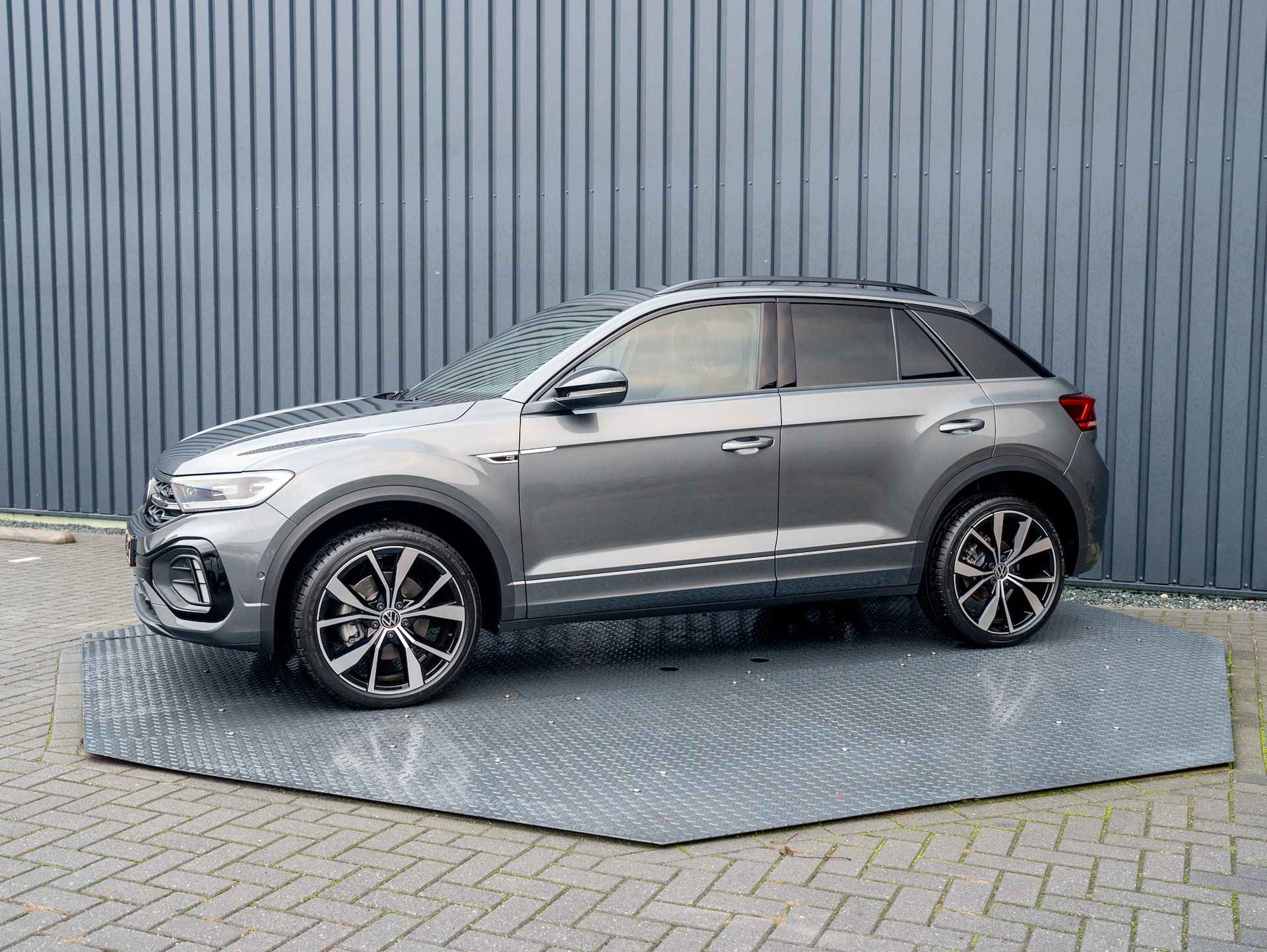 Volkswagen T-Roc 1.5 TSI R-Line Business | Elk A-klep | Side Assist | IQ Light | Camera | Keyless | Prijs Rijklaar!! - 3/49