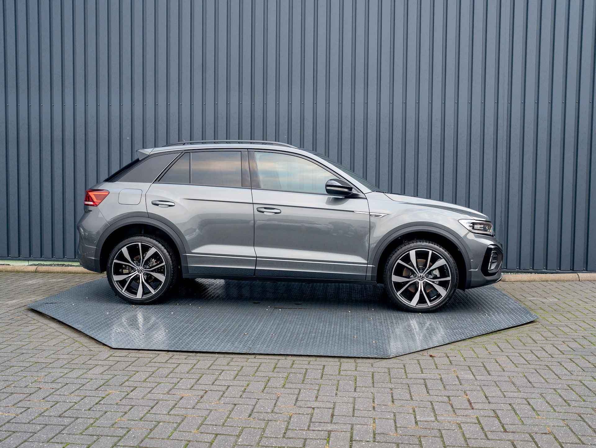 Volkswagen T-Roc 1.5 TSI R-Line Business | Elk A-klep | Side Assist | IQ Light | Camera | Keyless | Prijs Rijklaar!! - 21/49