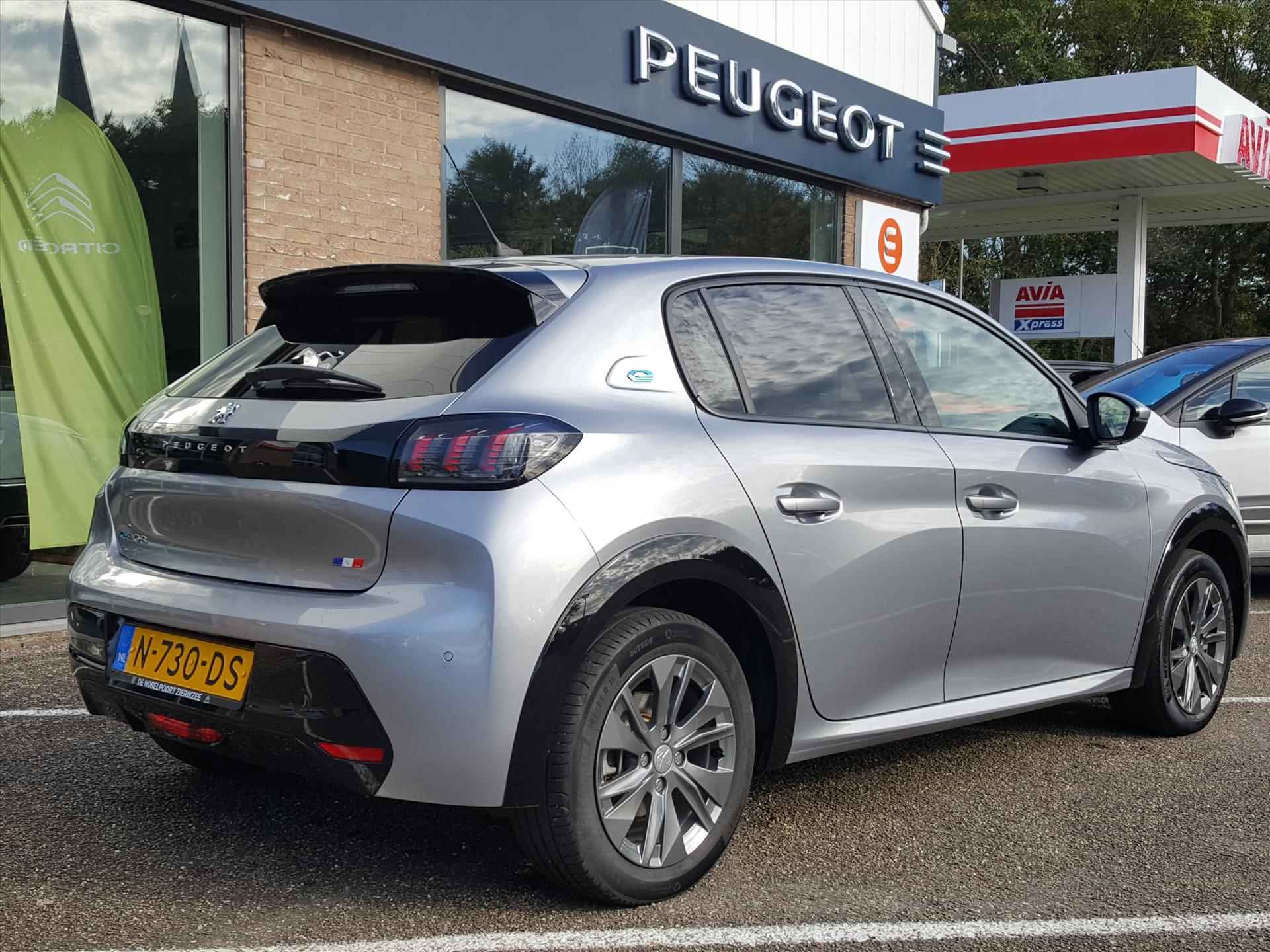 PEUGEOT e-208 EV 50kWh 136pk Allure 3-FASE Navigatie | Cruise & Climate control | Parkeersensoren | KEYLESS start | LMV | Subsidie €2000,- - 4/50