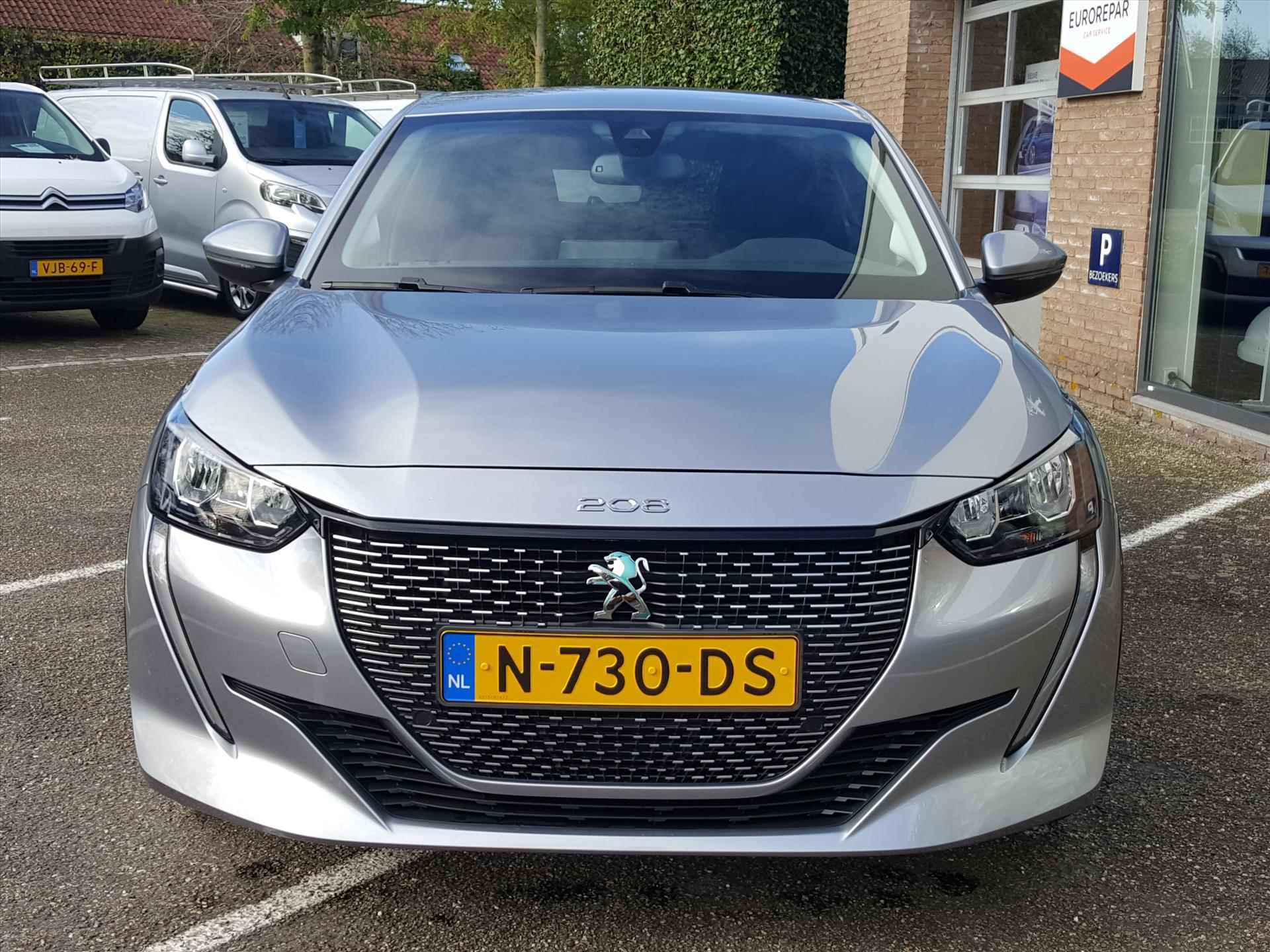 PEUGEOT e-208 EV 50kWh 136pk Allure 3-FASE Navigatie | Cruise & Climate control | Parkeersensoren | KEYLESS start | LMV | Subsidie €2000,- - 10/50