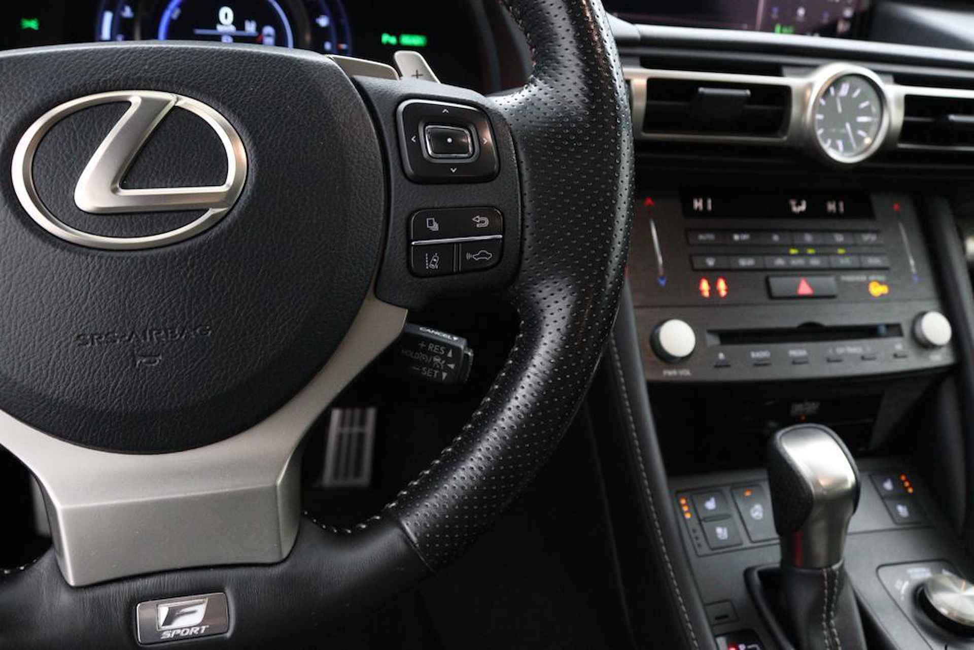 Lexus RC 300h F Sport Premium | Schuif-/kanteldak | Mark Levinson | Stoelkoeling | Blind Spot Monitor - 21/50