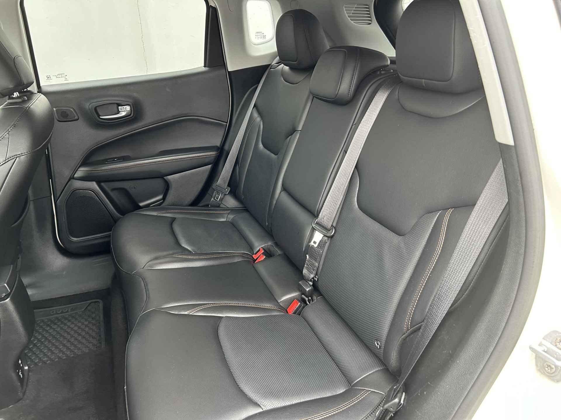 Jeep Compass 1.4 MultiAir Opening Edition Plus / Elektrisch verstelbare stoelen / Apple Carplay/Android Auto / Navigatie / Stoel- en stuurverwarming - 7/40