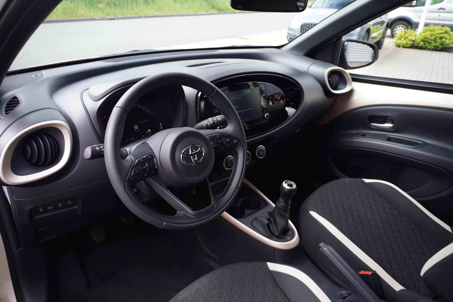 Toyota Aygo X 1.0 VVT-i MT first / Achteruitrijcamera / Airco - 10/28