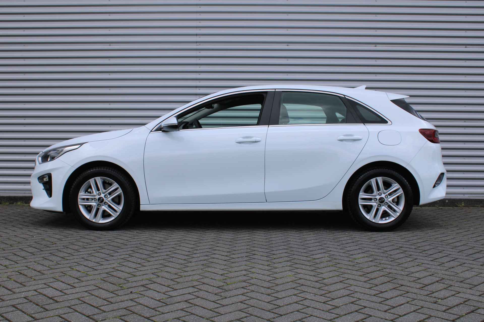 Kia Ceed 1.0 T-GDi DynamicLine | 16" LM | Airco | Cruise | Camera | Navi | PDC | - 8/29