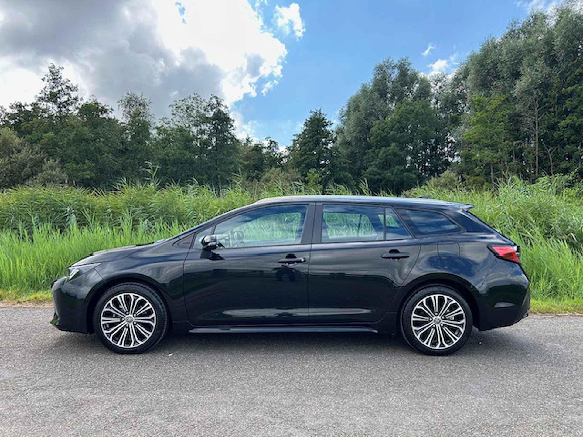 TOYOTA Corolla Touring Sports 1.8 Hybrid 122pk CVT Active | Navigatie | Apple carplay / Android auto | Camera | Cruise control | 4 Nieuwe banden | NAP | Rijklaar prijs! - 4/22