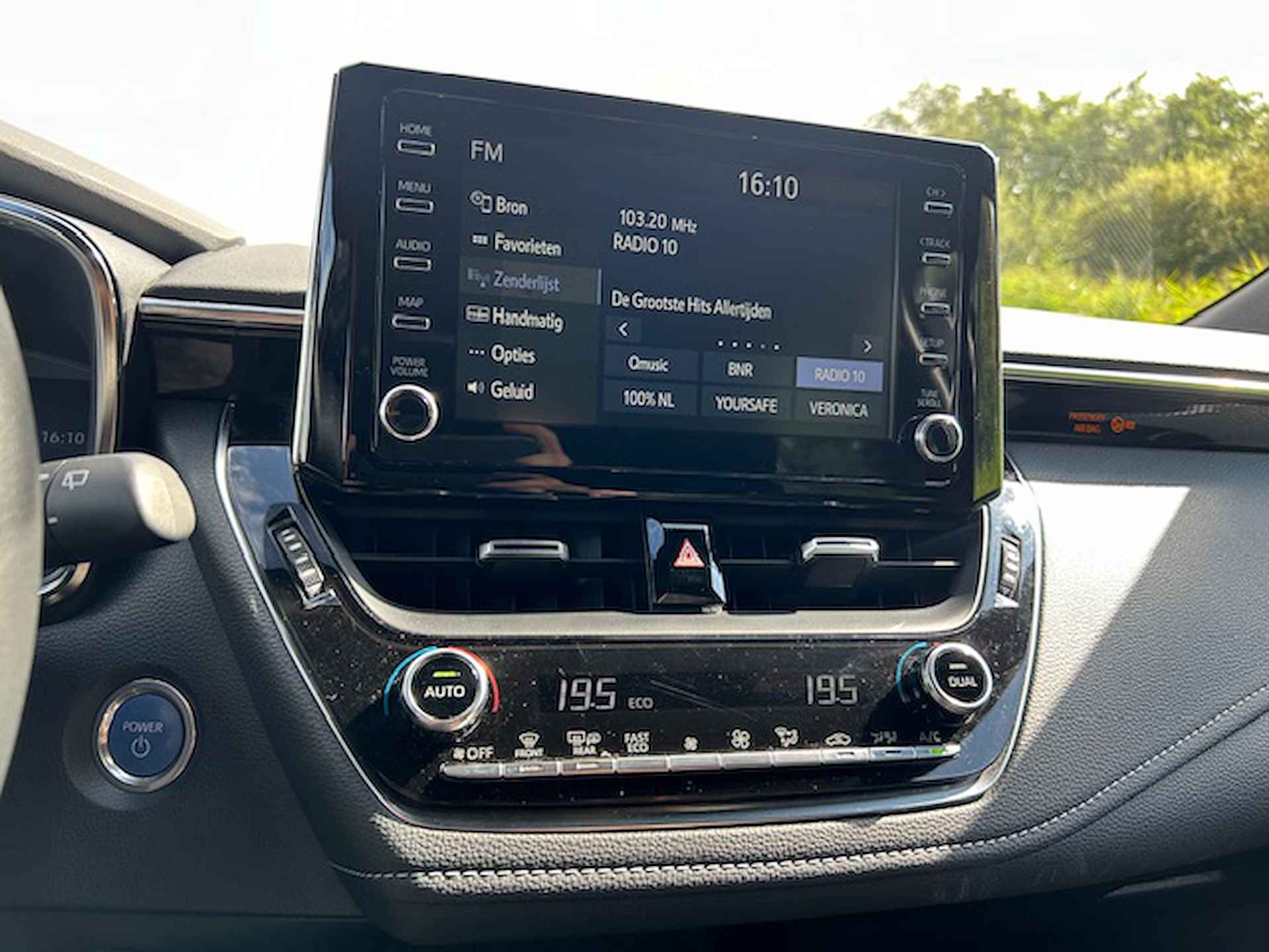 TOYOTA Corolla Touring Sports 1.8 Hybrid 122pk CVT Active | Navigatie | Apple carplay / Android auto | Camera | Cruise control | 4 Nieuwe banden | NAP | Rijklaar prijs! - 19/22