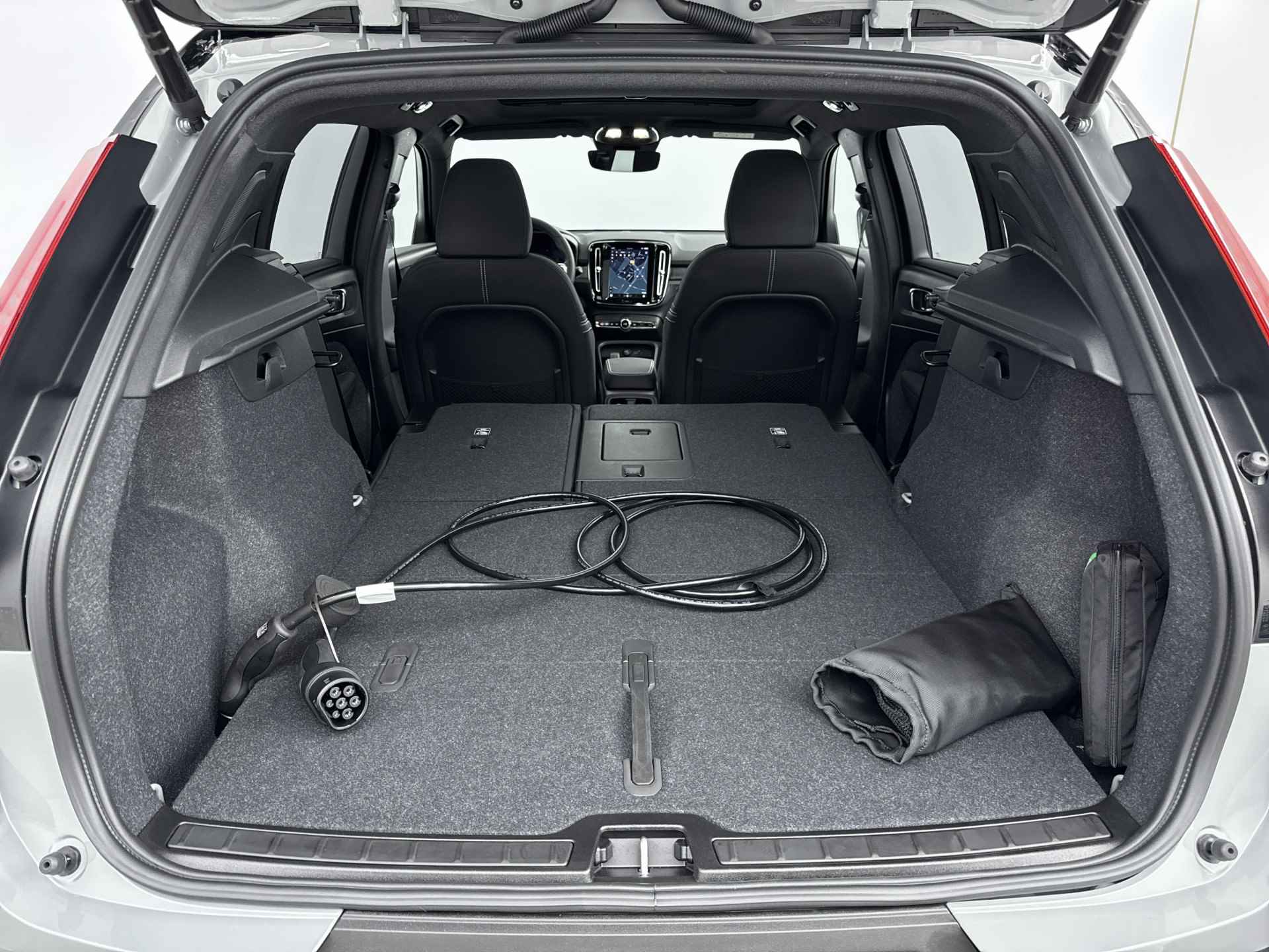 Volvo XC40 TWIN ULTIMATE Extended Range 82 KWH | Pixel LED | 360 | MEMORY | EL.BED.ACHTERKLEP | NUBUCK | GETINT GLAS | - 24/28