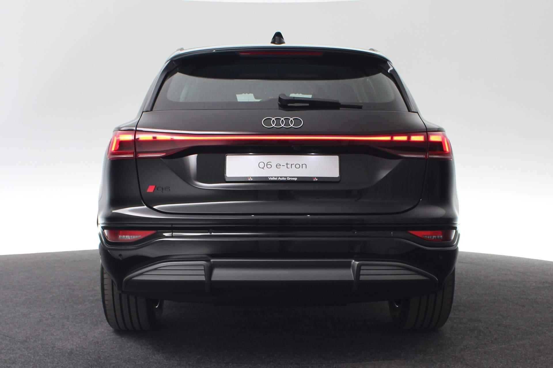 Audi Q6 e-tron Advanced edition performance 306pk | 30 Day Sale!** | Comfortpakket plus | Techniekpakket plus | Sportstoel zwart leder-kunstl. - 20/52