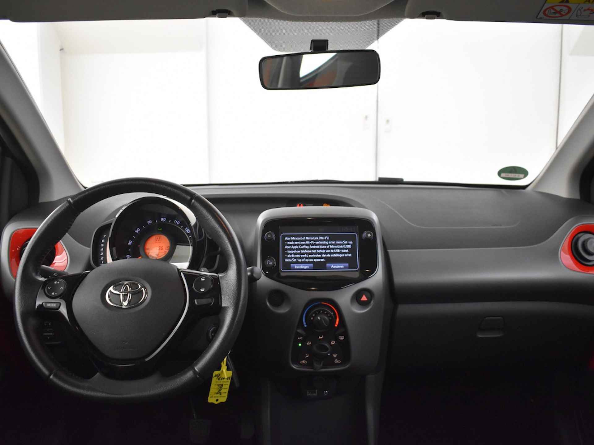 Toyota Aygo 1.0 VVT-i x-play Automaat | Camera - 4/28