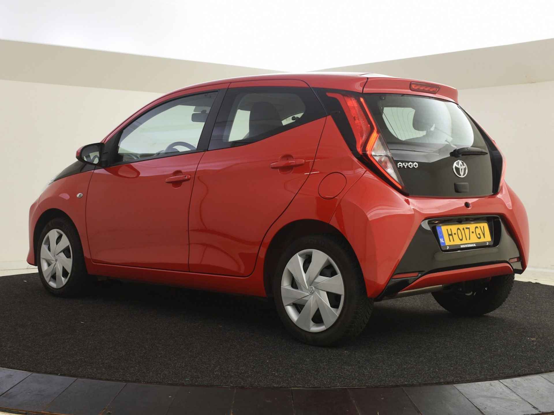 Toyota Aygo 1.0 VVT-i x-play Automaat | Camera - 7/28