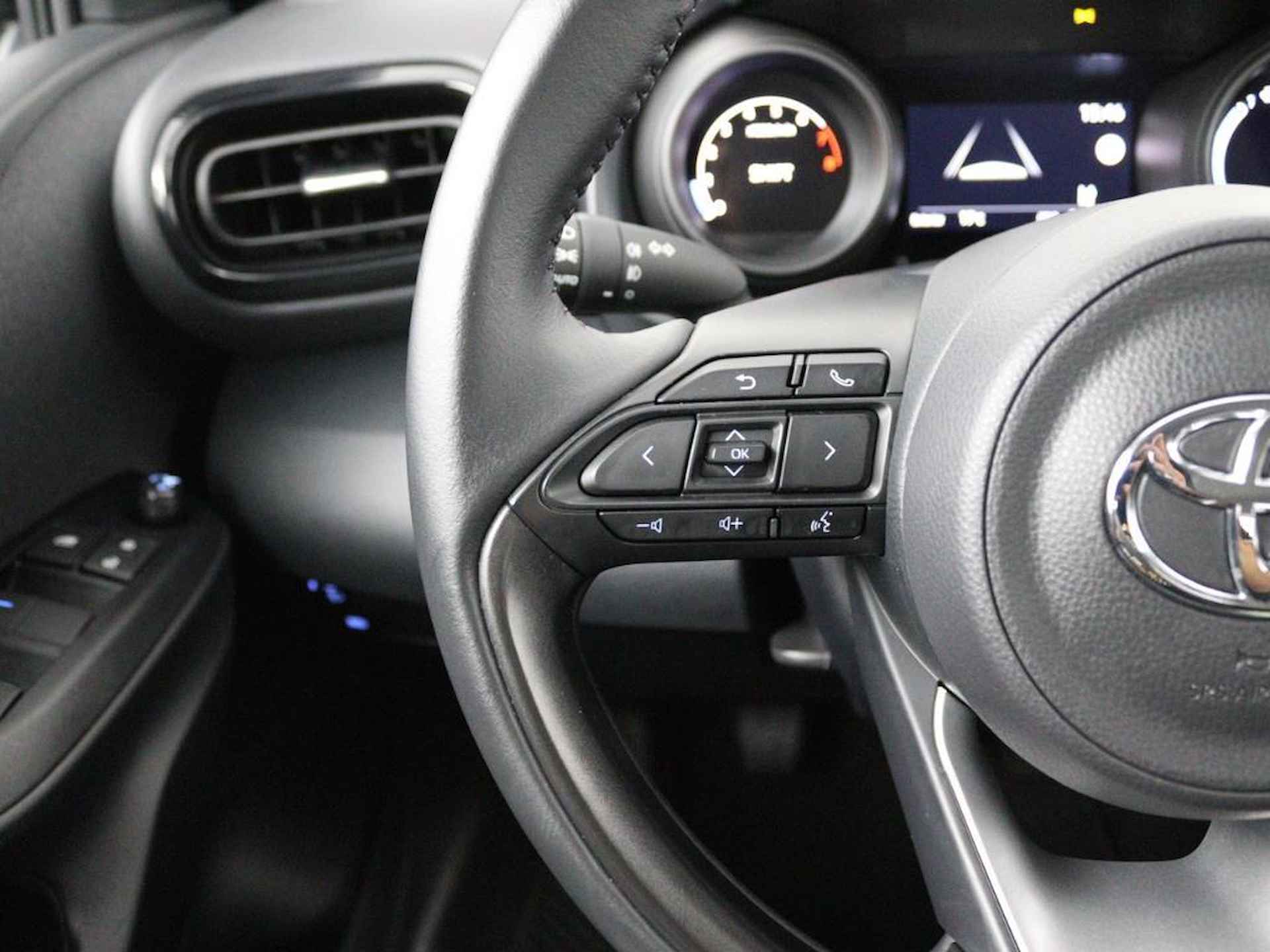 Toyota Yaris 1.5 VVT-i Dynamic | Navigatie | Led Verlichting | Keyless Entry | Toyota Safety Sense | Achteruitrijcamera | - 21/43