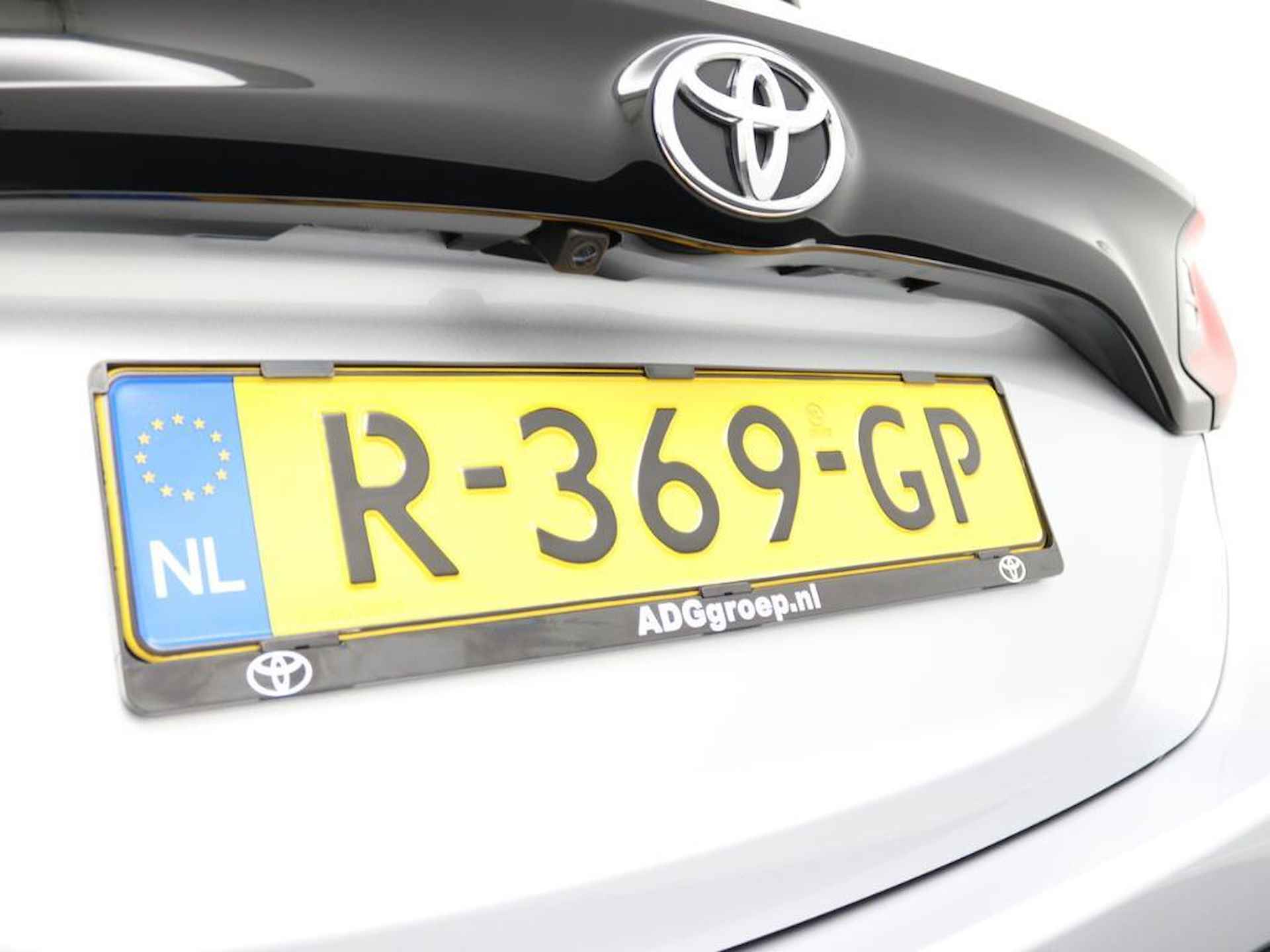 Toyota Yaris 1.5 VVT-i Dynamic | Navigatie | Led Verlichting | Keyless Entry | Toyota Safety Sense | Achteruitrijcamera | - 39/43