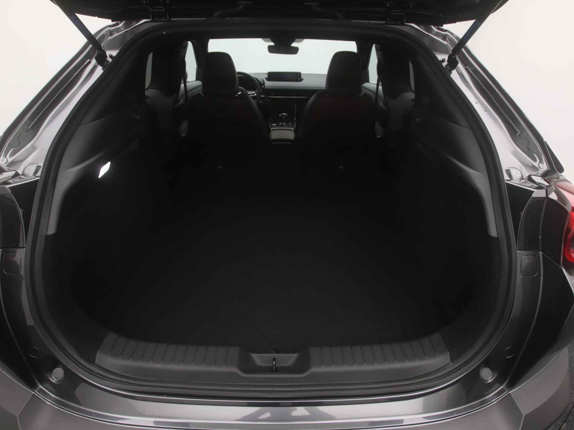 Mazda MX-30 e-SkyActiv EV Luxury : dealer onderhouden - 12% bijtelling tot 9-2026 | €2.000,- subsidie - 19/56
