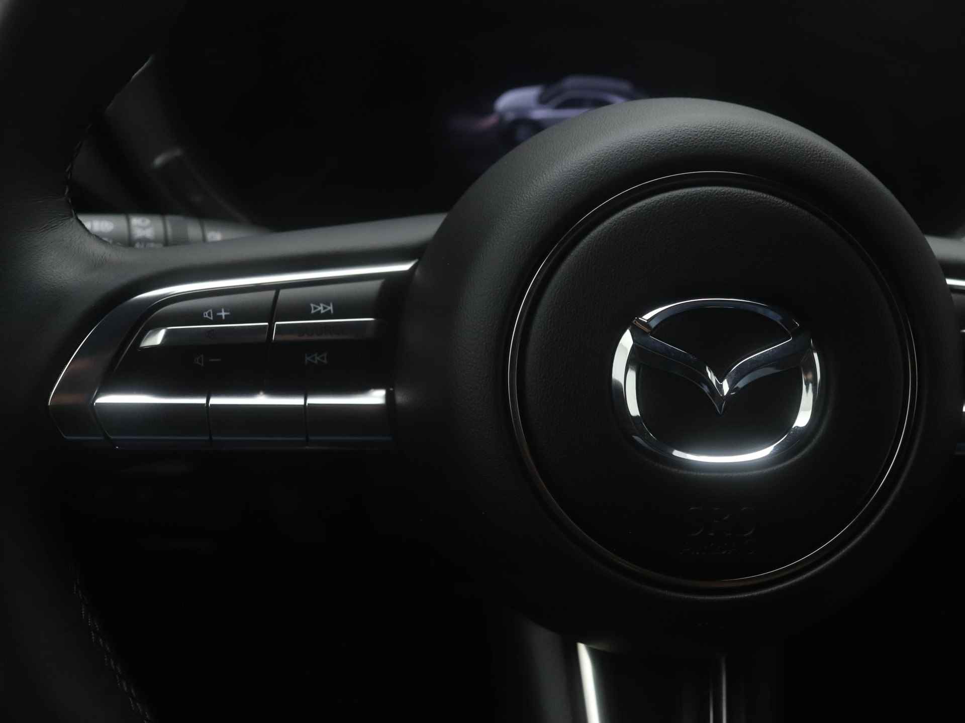 Mazda MX-30 e-SkyActiv EV Luxury : dealer onderhouden - 12% bijtelling tot 9-2026 | €2.000,- subsidie - 25/56