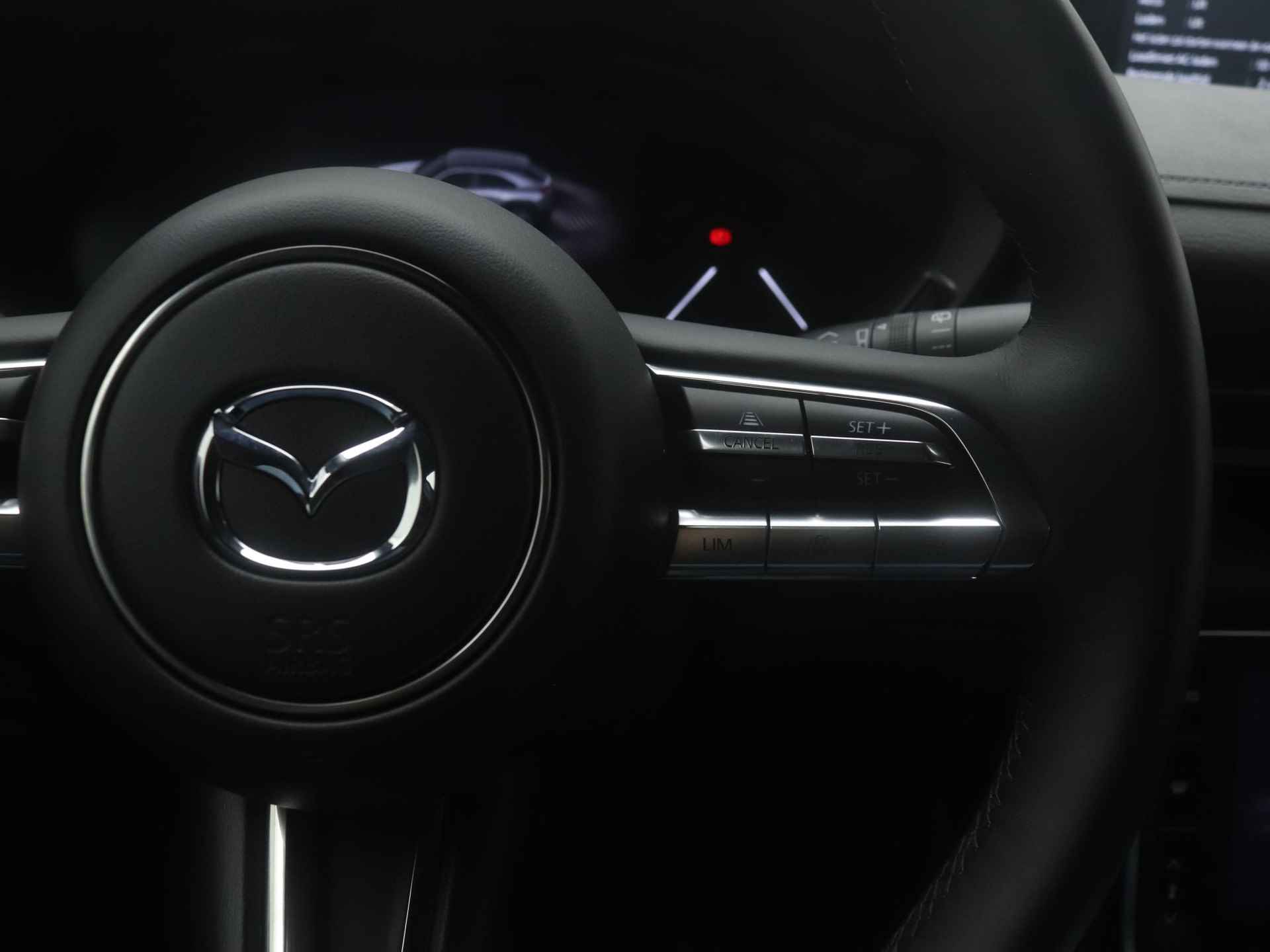 Mazda MX-30 e-SkyActiv EV Luxury : dealer onderhouden - 12% bijtelling tot 9-2026 | €2.000,- subsidie - 26/56