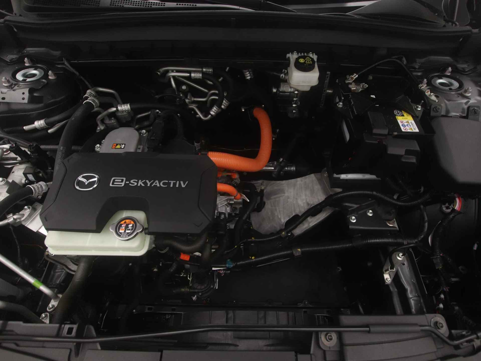 Mazda MX-30 e-SkyActiv EV Luxury : dealer onderhouden - 12% bijtelling tot 9-2026 | €2.000,- subsidie - 41/56
