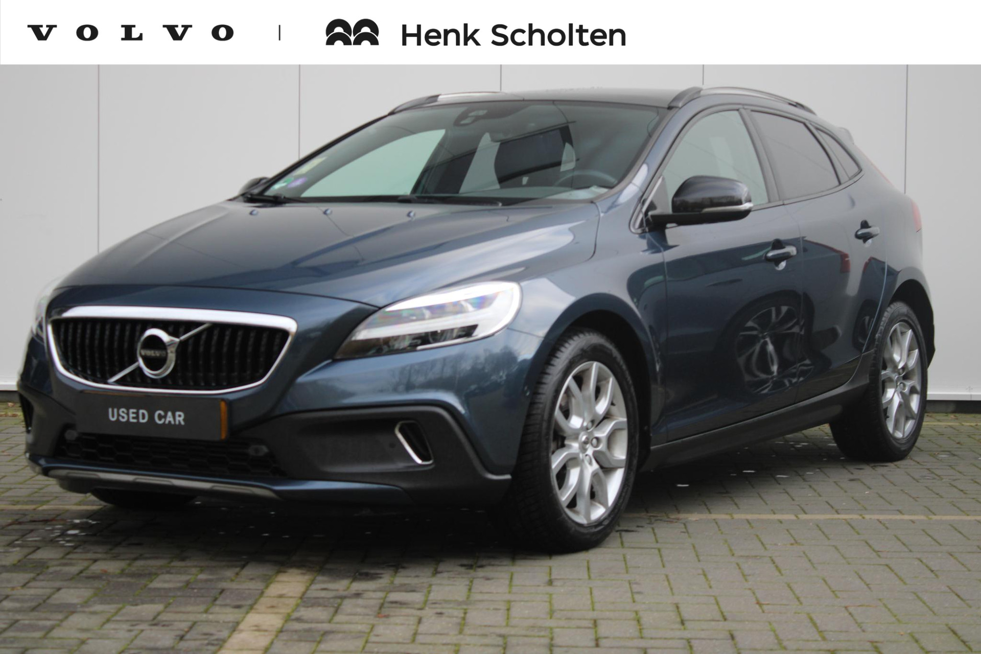 Volvo V40 Cross Country T3 153PK AUT6 Polar+ Luxury, Standkachel, Panoramisch dak, Premium audio by Harman Kardon, Parkeercamera achter, Park Assist voor + achter, Lederen bekleding, Volvo OnCall, Automatische parkeerhulp, 17 Lichtmetalen wielen