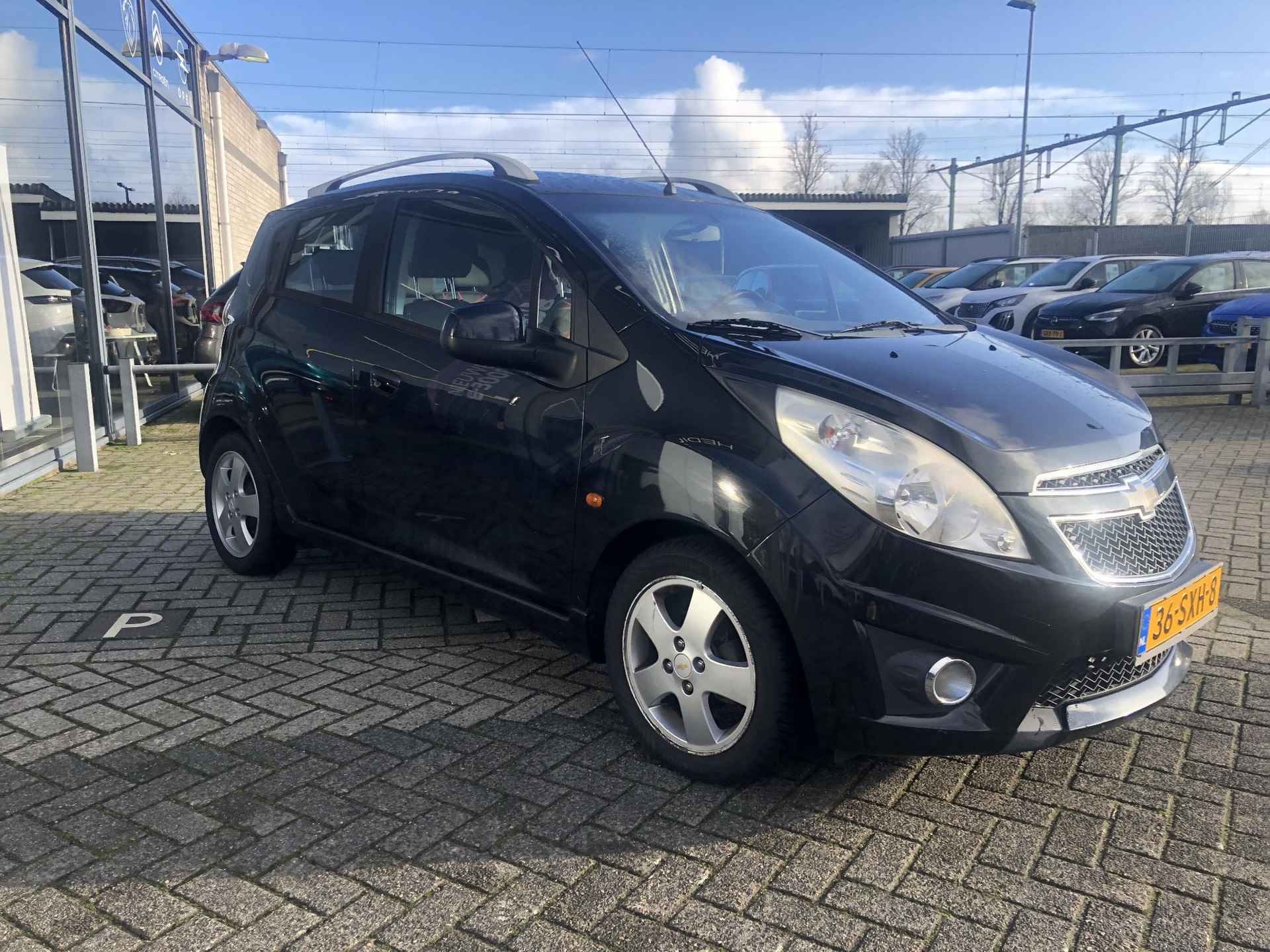 Chevrolet Spark 1.2 16V LTZ Slechts 107000km ! | Automatische geregelde airco | Parkeersensoren achter | Lichtmetalen velgen - 2/20