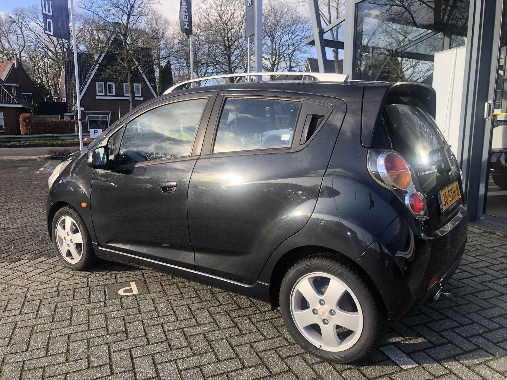 Chevrolet Spark 1.2 16V LTZ Slechts 107000km ! | Automatische geregelde airco | Parkeersensoren achter | Lichtmetalen velgen - 3/20