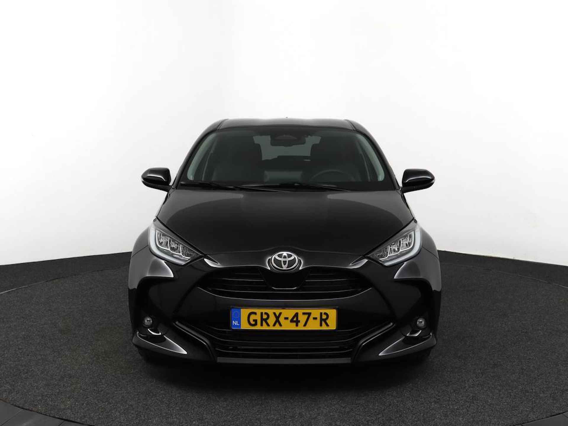 Toyota Yaris 1.5 Hybrid 115 First Edition Limited | Winterpakket | Apple Carplay | Android Auto | Draadloze telefoonlader | 10 Jaar Garantie | - 16/45