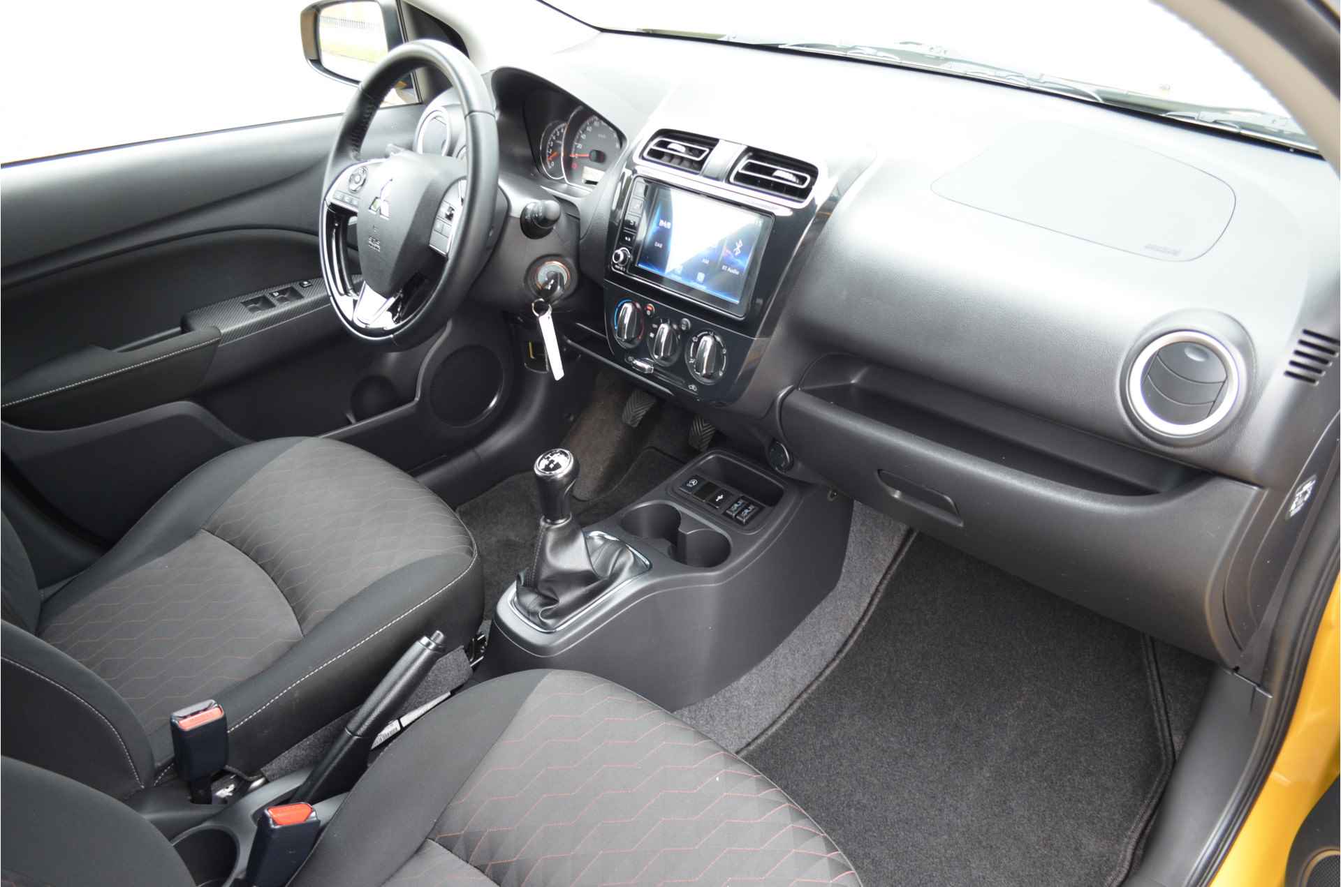 Mitsubishi Space Star 1.2 DYNAMIC CLEARTEC | HOGE ZIT | CRUISE CONTROL | NAVI | CAMERA | FABRIEKGARANTIE TOT 02-02-2027 - 28/43