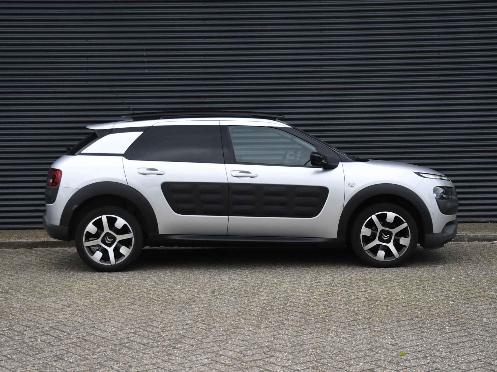 Citroen C4 Cactus Business Plus 1.2 PureTech 110pk STOELVERWARMING | 17''LM | PANO-DAK | CRUISE | DAB | CAMERA | USB | PRIVACY GLASS - 3/29