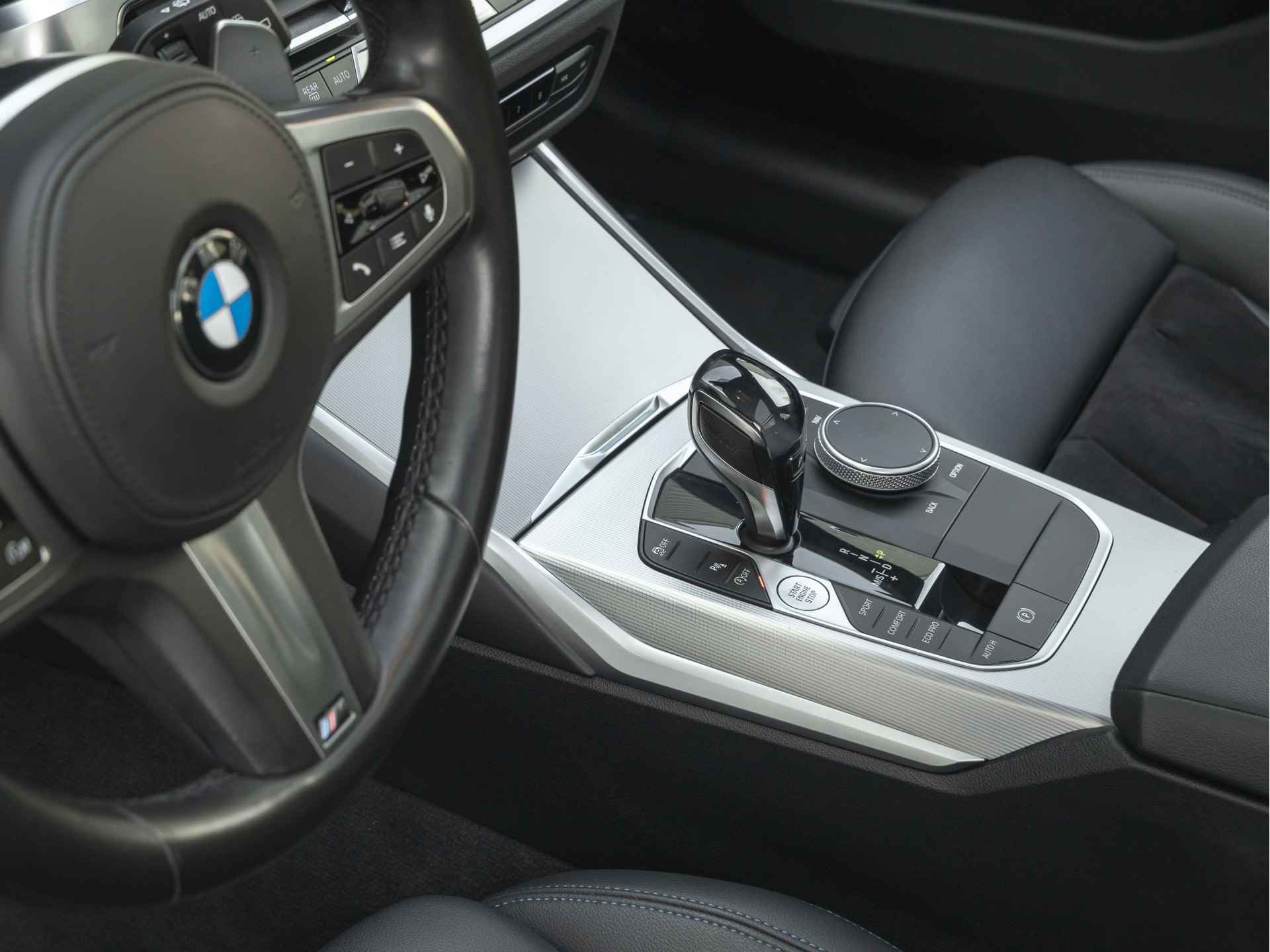 BMW 3 Serie Touring 330i M-Sport - Pano - Trekhaak - Harman Kardon - Camera - 27/40