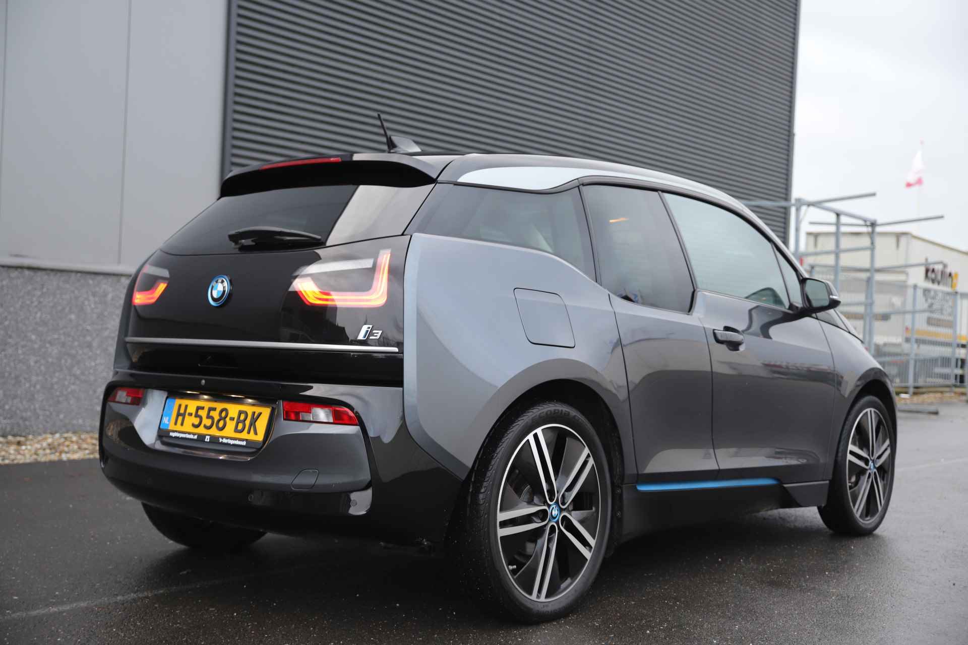 BMW i3 Executive 120Ah 42 kWh/S-Dak/Adaptive/H-Kardon/Camera/20"/3-fase - 9/44