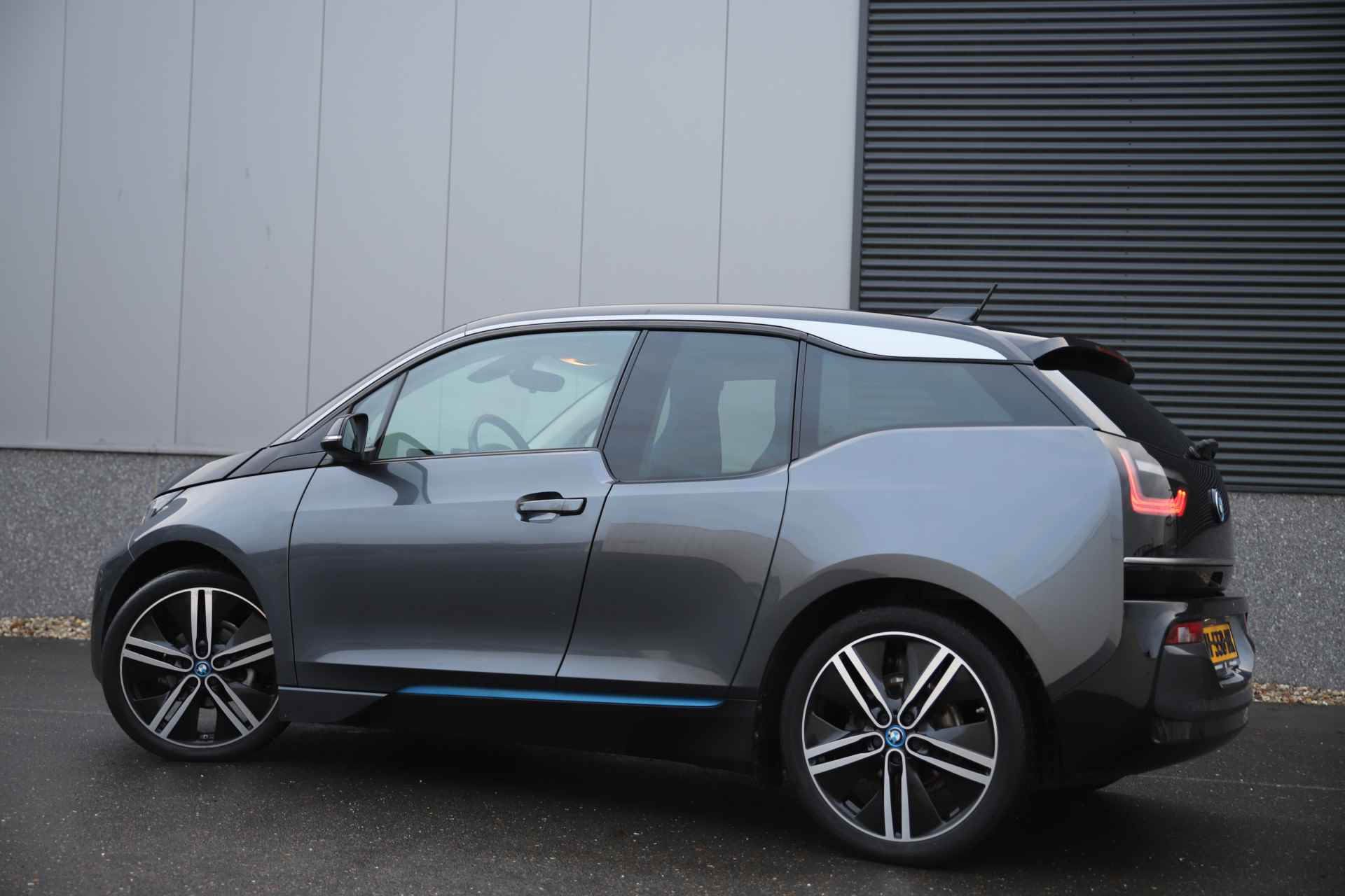 BMW i3 Executive 120Ah 42 kWh/S-Dak/Adaptive/H-Kardon/Camera/20"/3-fase - 12/44