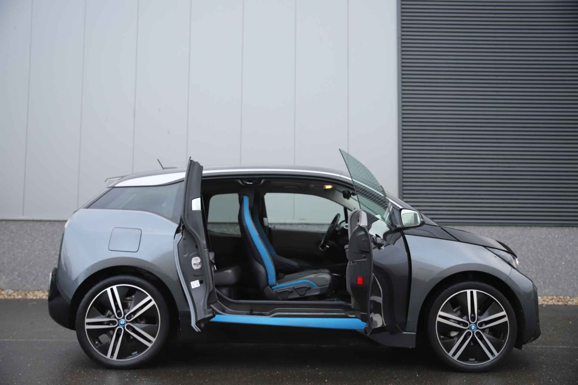 BMW i3 Executive 120Ah 42 kWh/S-Dak/Adaptive/H-Kardon/Camera/20"/3-fase - 18/44