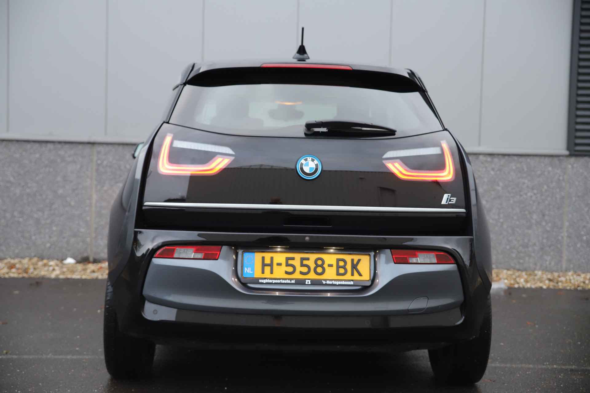 BMW i3 Executive 120Ah 42 kWh/S-Dak/Adaptive/H-Kardon/Camera/20"/3-fase - 22/44