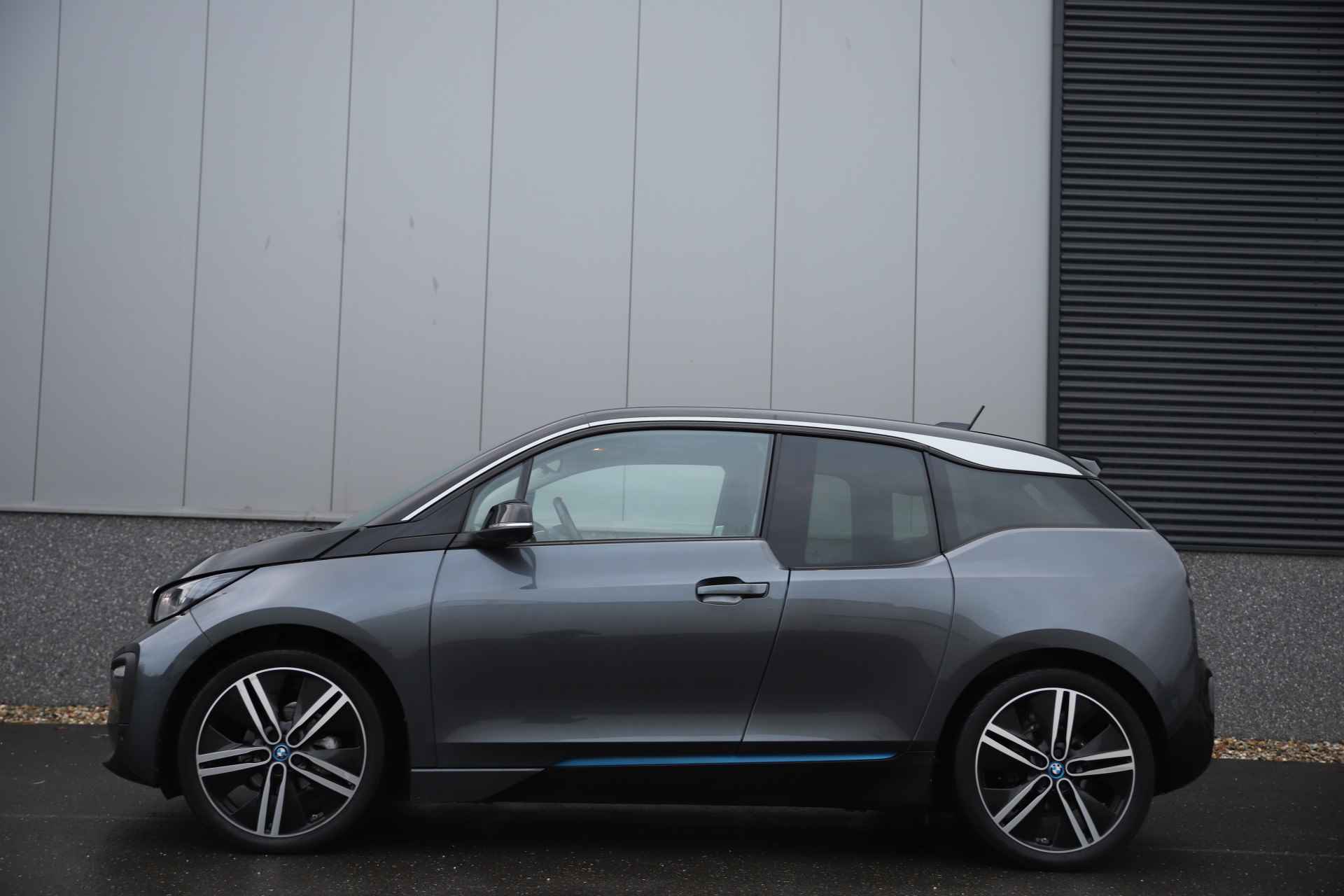 BMW i3 Executive 120Ah 42 kWh/S-Dak/Adaptive/H-Kardon/Camera/20"/3-fase - 37/44