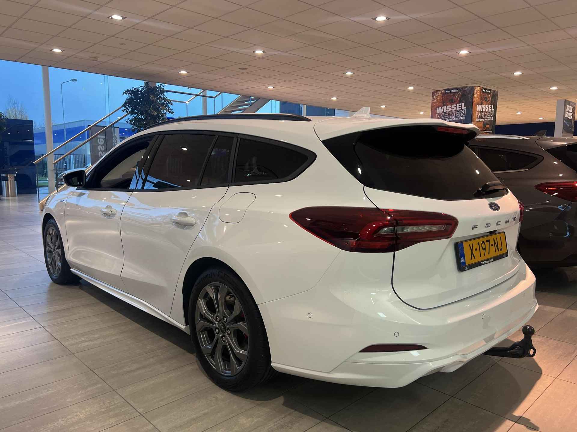 Ford Focus Wagon 1.0 EcoBoost Hybrid ST Line X | €3500 Ford Voordeel! | Automaat | Trekhaak | Adaptieve Cruise Control - 2/20