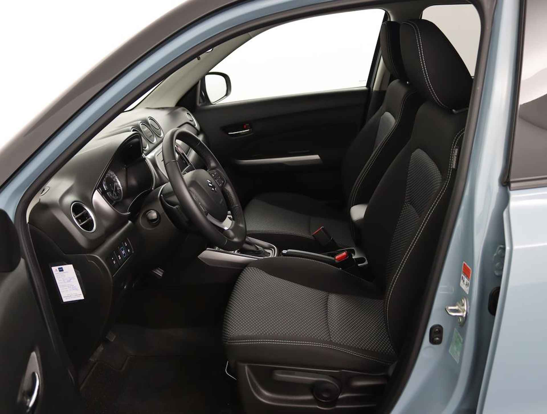 Suzuki Vitara 1.5 Hybrid Select | Navigatie | Keyless Entry | Bi Tone | Suzuki Safety Systeem | Achteruitrijcamera | Automaat | Led Verlichting | Dodehoek Detectie | - 9/50