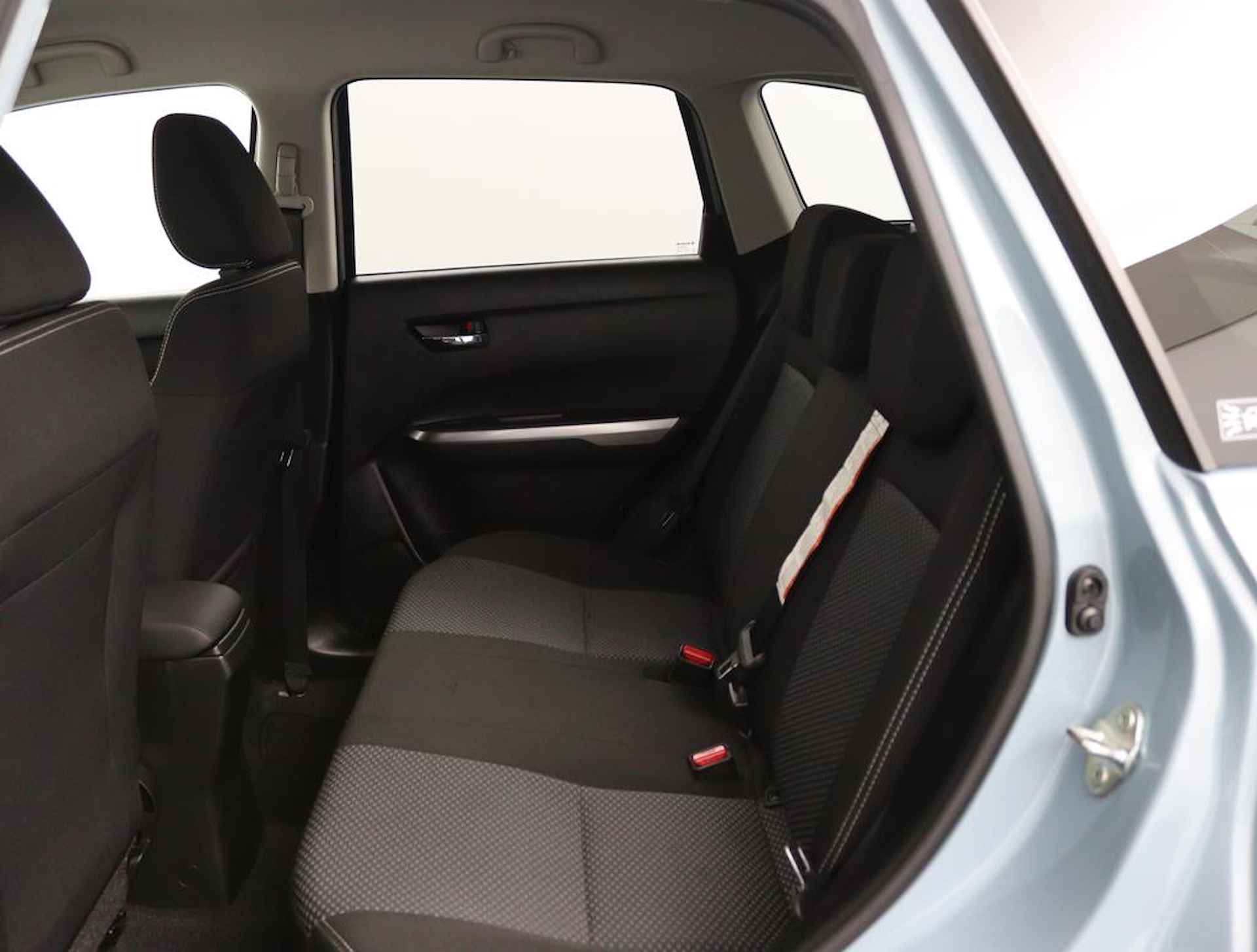 Suzuki Vitara 1.5 Hybrid Select | Navigatie | Keyless Entry | Bi Tone | Suzuki Safety Systeem | Achteruitrijcamera | Automaat | Led Verlichting | Dodehoek Detectie | - 12/50