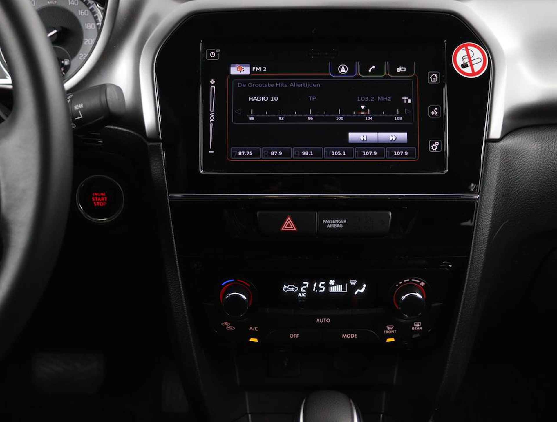 Suzuki Vitara 1.5 Hybrid Select | Navigatie | Keyless Entry | Bi Tone | Suzuki Safety Systeem | Achteruitrijcamera | Automaat | Led Verlichting | Dodehoek Detectie | - 19/50
