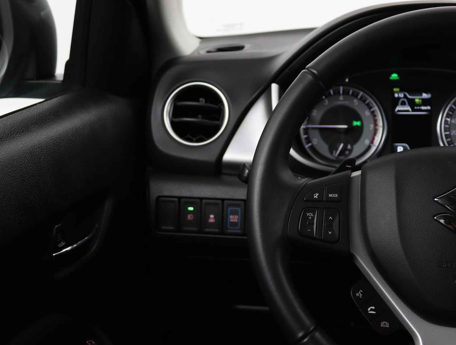 Suzuki Vitara 1.5 Hybrid Select | Navigatie | Keyless Entry | Bi Tone | Suzuki Safety Systeem | Achteruitrijcamera | Automaat | Led Verlichting | Dodehoek Detectie | - 21/50