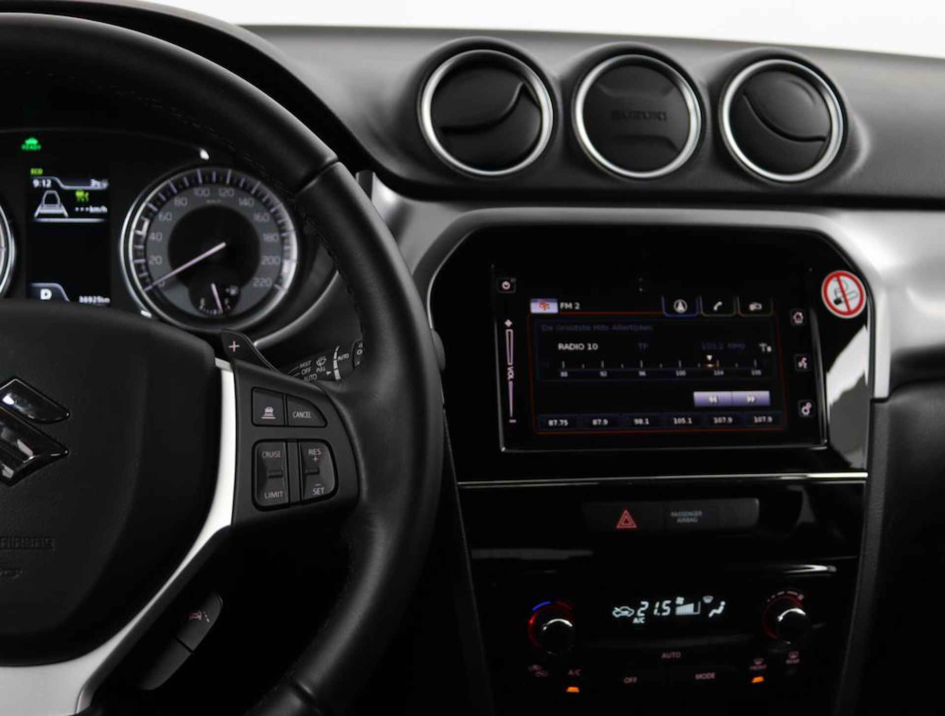 Suzuki Vitara 1.5 Hybrid Select | Navigatie | Keyless Entry | Bi Tone | Suzuki Safety Systeem | Achteruitrijcamera | Automaat | Led Verlichting | Dodehoek Detectie | - 23/50