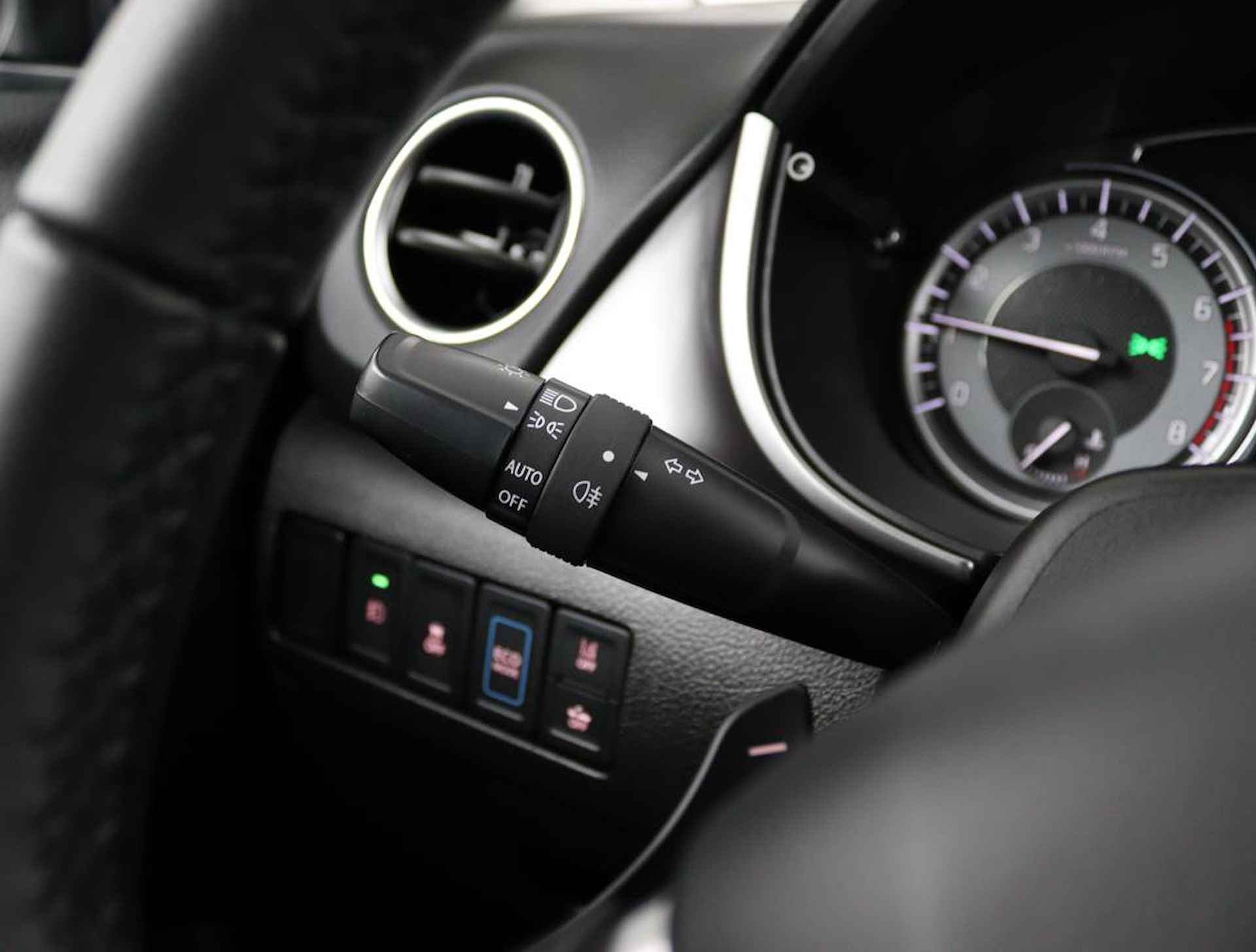 Suzuki Vitara 1.5 Hybrid Select | Navigatie | Keyless Entry | Bi Tone | Suzuki Safety Systeem | Achteruitrijcamera | Automaat | Led Verlichting | Dodehoek Detectie | - 24/50