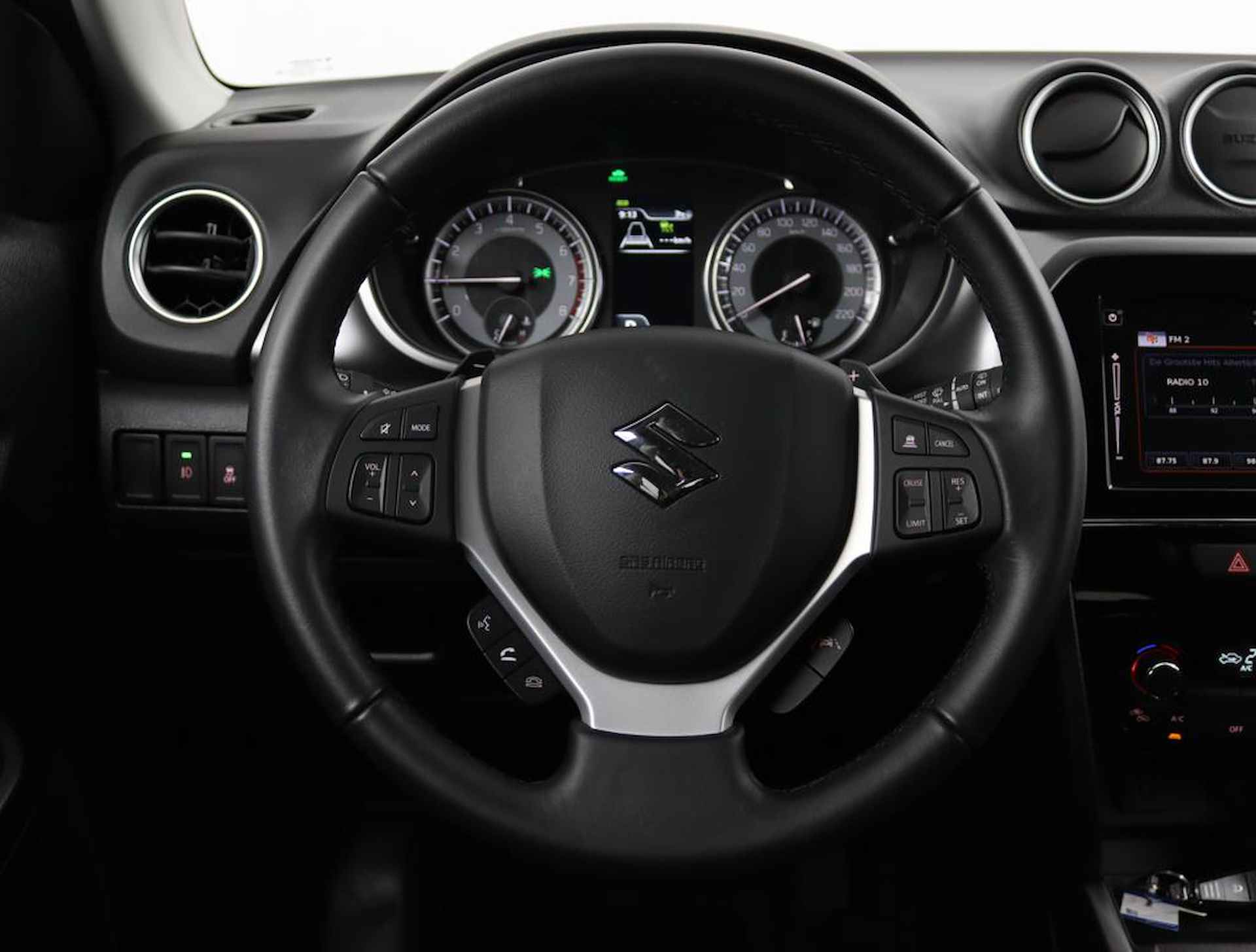 Suzuki Vitara 1.5 Hybrid Select | Navigatie | Keyless Entry | Bi Tone | Suzuki Safety Systeem | Achteruitrijcamera | Automaat | Led Verlichting | Dodehoek Detectie | - 26/50