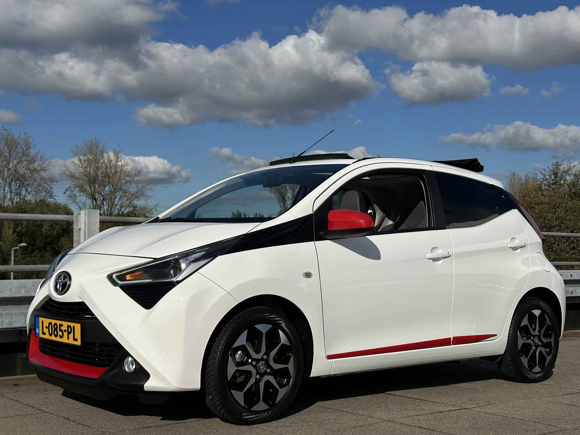 Toyota Aygo 1.0 VVT-i x-joy Cabrio Automaat | Apple Carplay | Climate Control | Vouwdak | Camera Rijklaarprijs! - 8/39