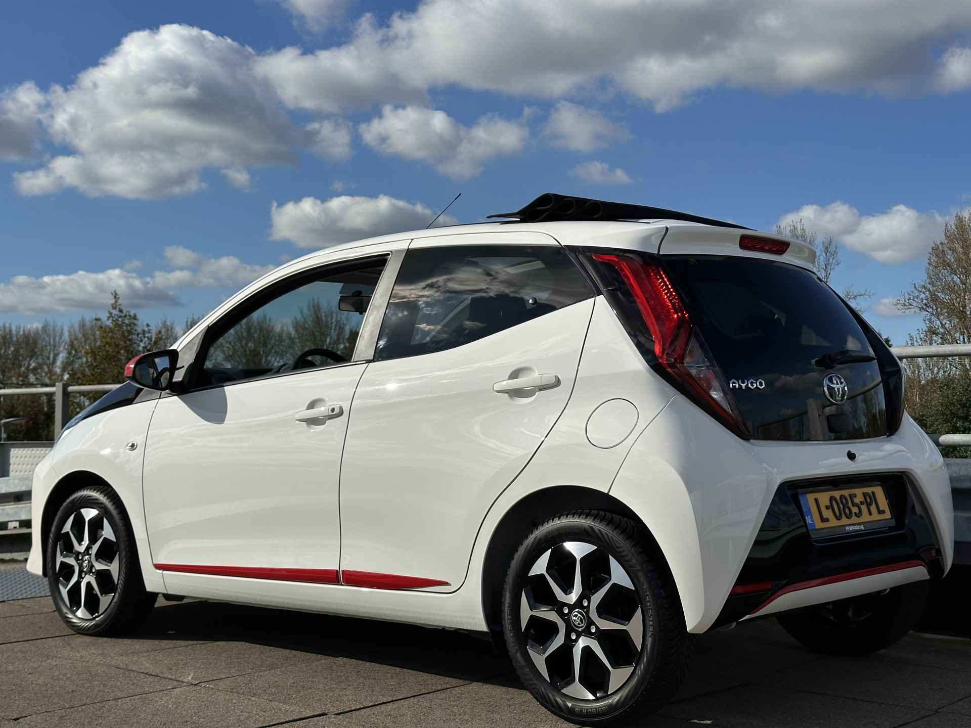 Toyota Aygo 1.0 VVT-i x-joy Cabrio Automaat | Apple Carplay | Climate Control | Vouwdak | Camera Rijklaarprijs! - 10/39